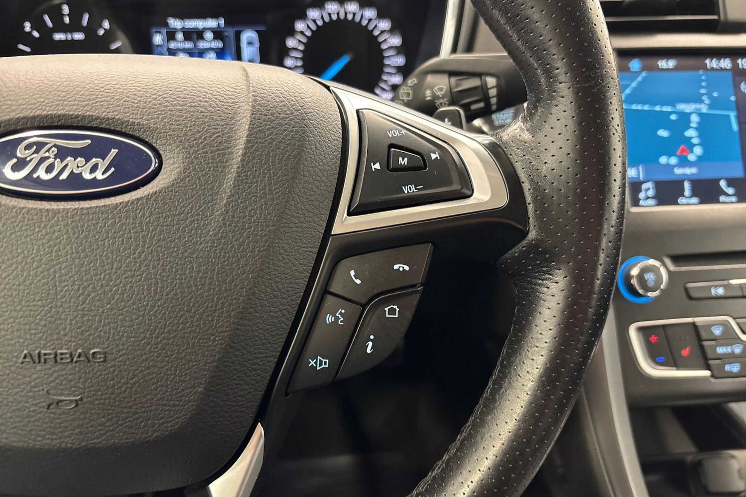 sininen Ford Mondeo 2017 kuva 13.