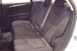 valkoinen Ford Mondeo 2018 kuva 10.