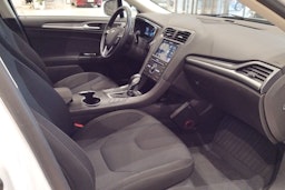 valkoinen Ford Mondeo 2018 kuva 16.