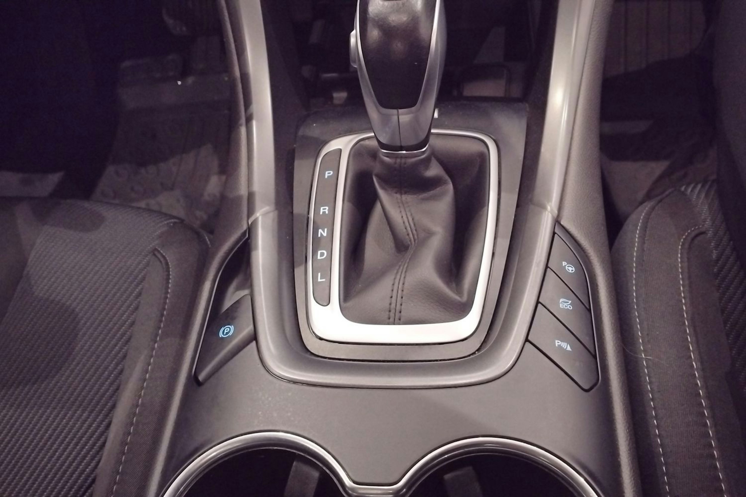 valkoinen Ford Mondeo 2018 kuva 25.