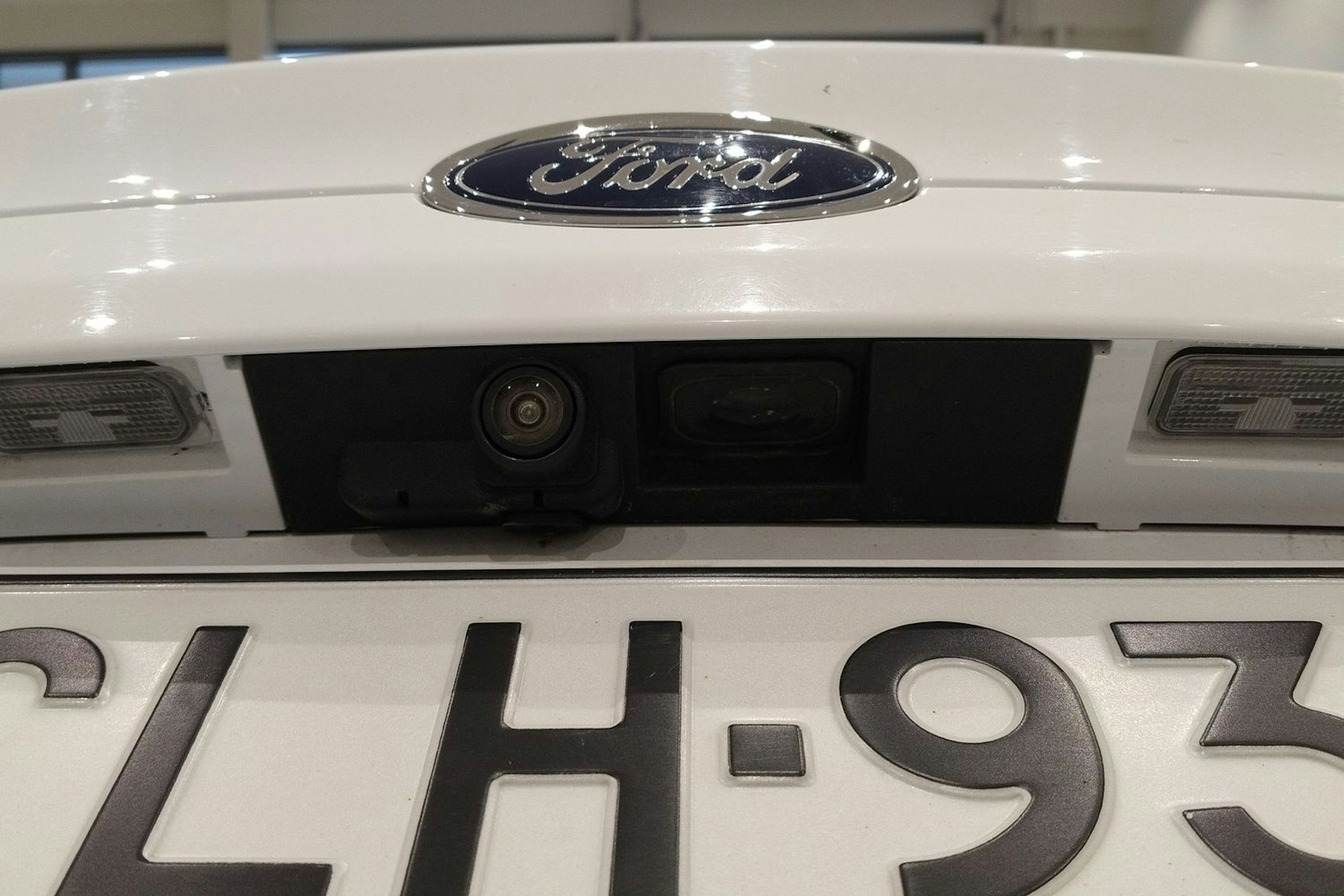 valkoinen Ford Mondeo 2018 kuva 34.