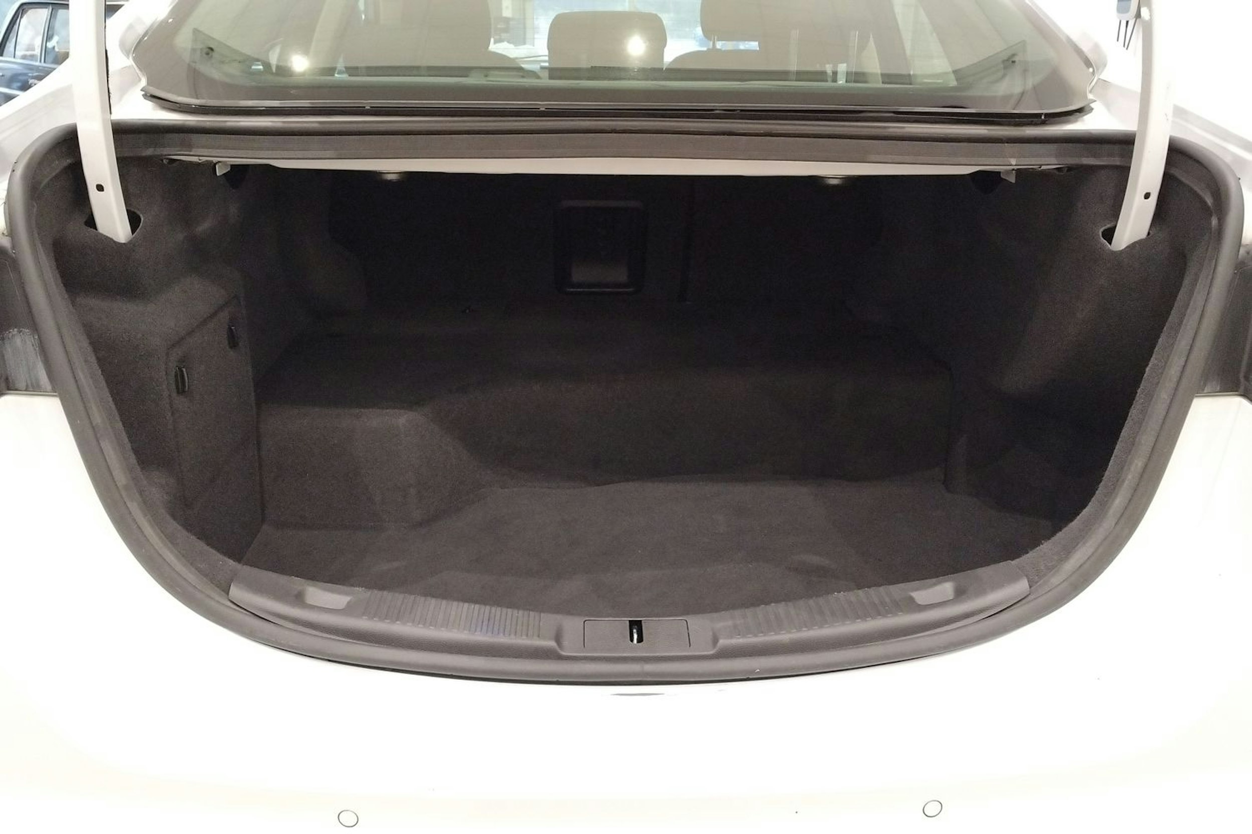 valkoinen Ford Mondeo 2018 kuva 35.