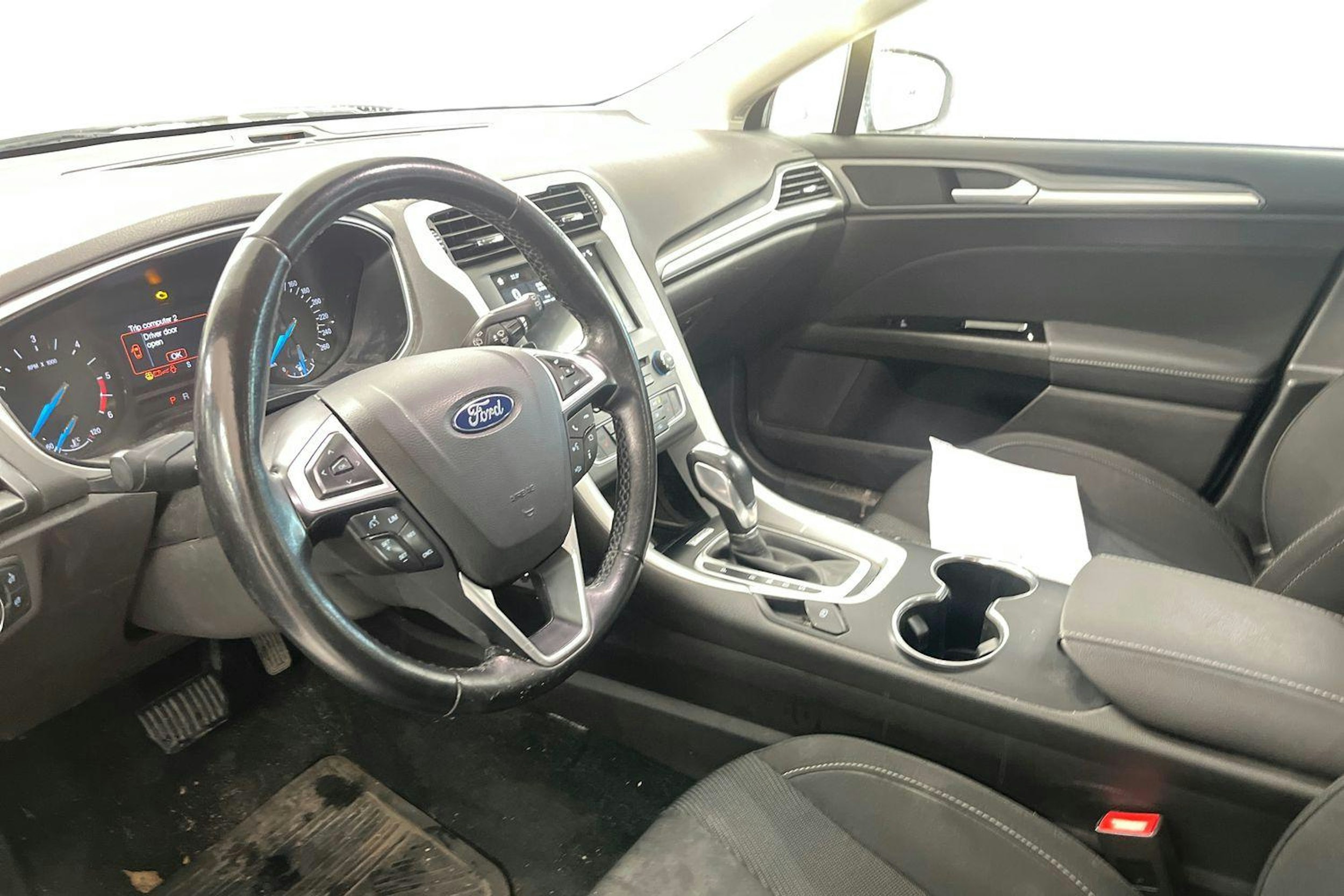 Valkoinen Ford MONDEO 2018 kuva 3.