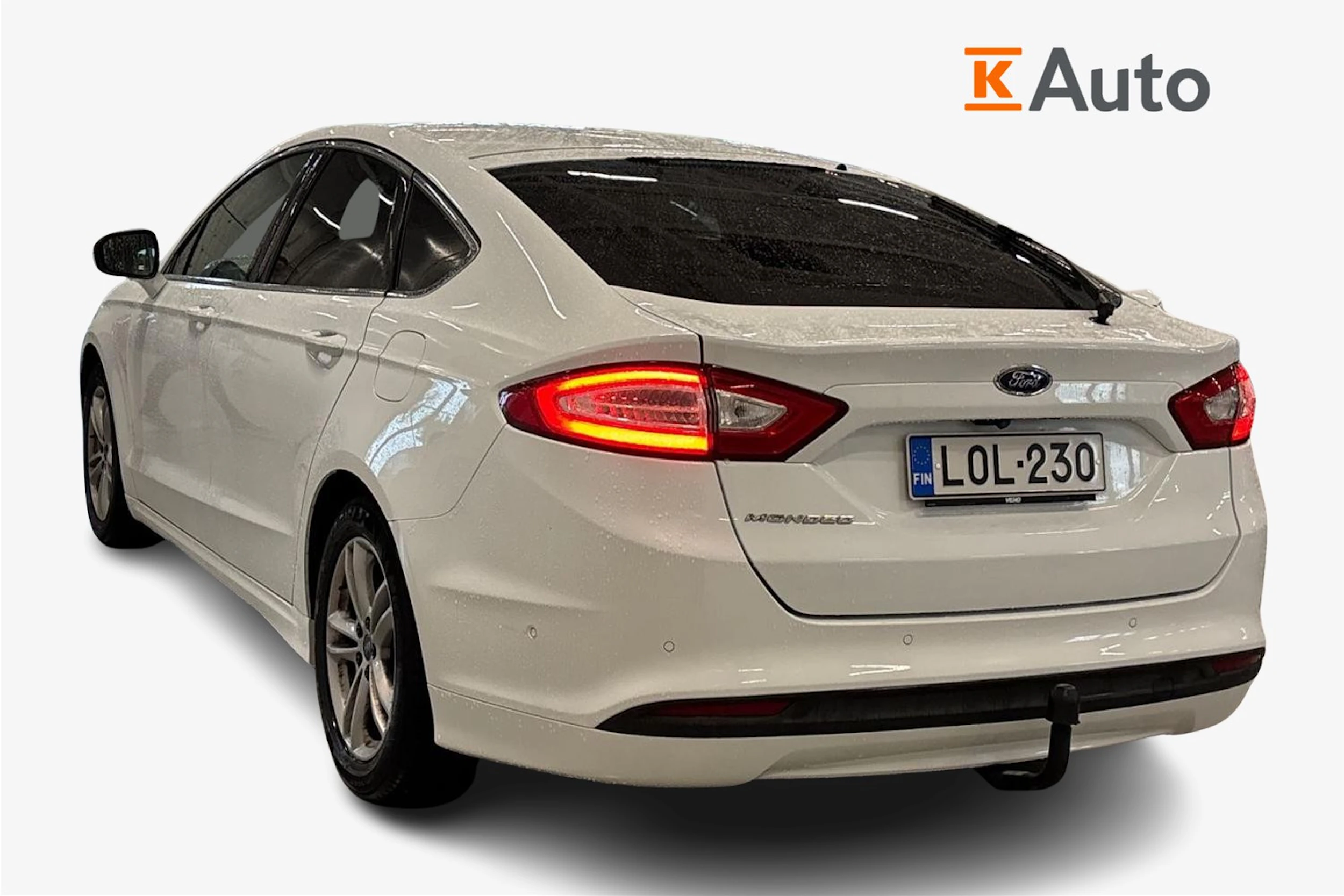 valkoinen Ford Mondeo 2018 kuva 2.
