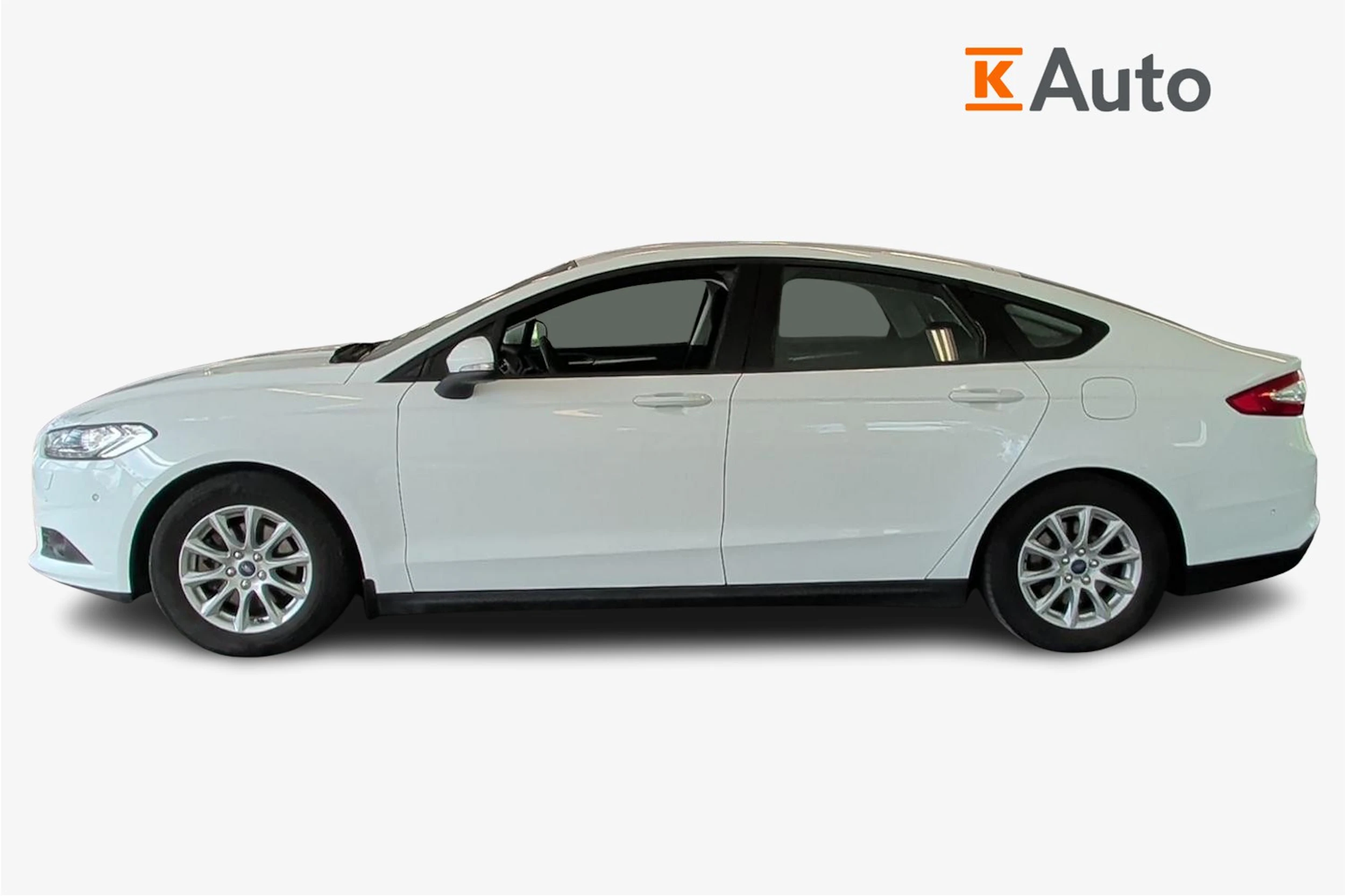 valkoinen Ford Mondeo 2018 kuva 5.