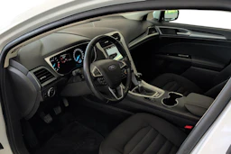 valkoinen Ford Mondeo 2018 kuva 6.