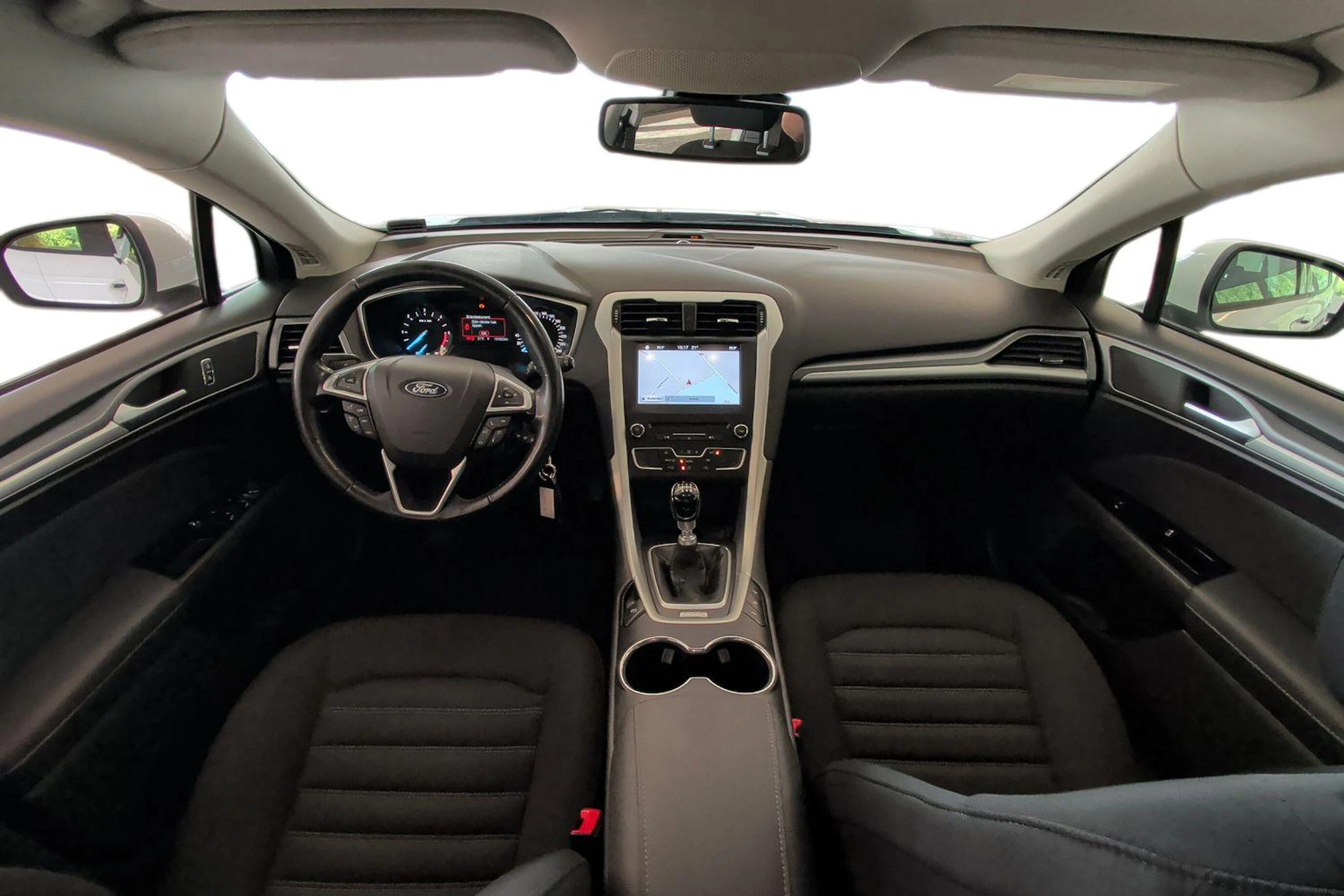 valkoinen Ford Mondeo 2018 kuva 7.