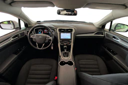 valkoinen Ford Mondeo 2018 kuva 7.