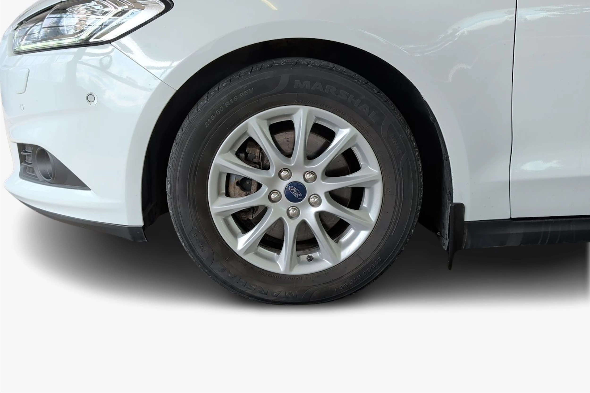 valkoinen Ford Mondeo 2018 kuva 9.