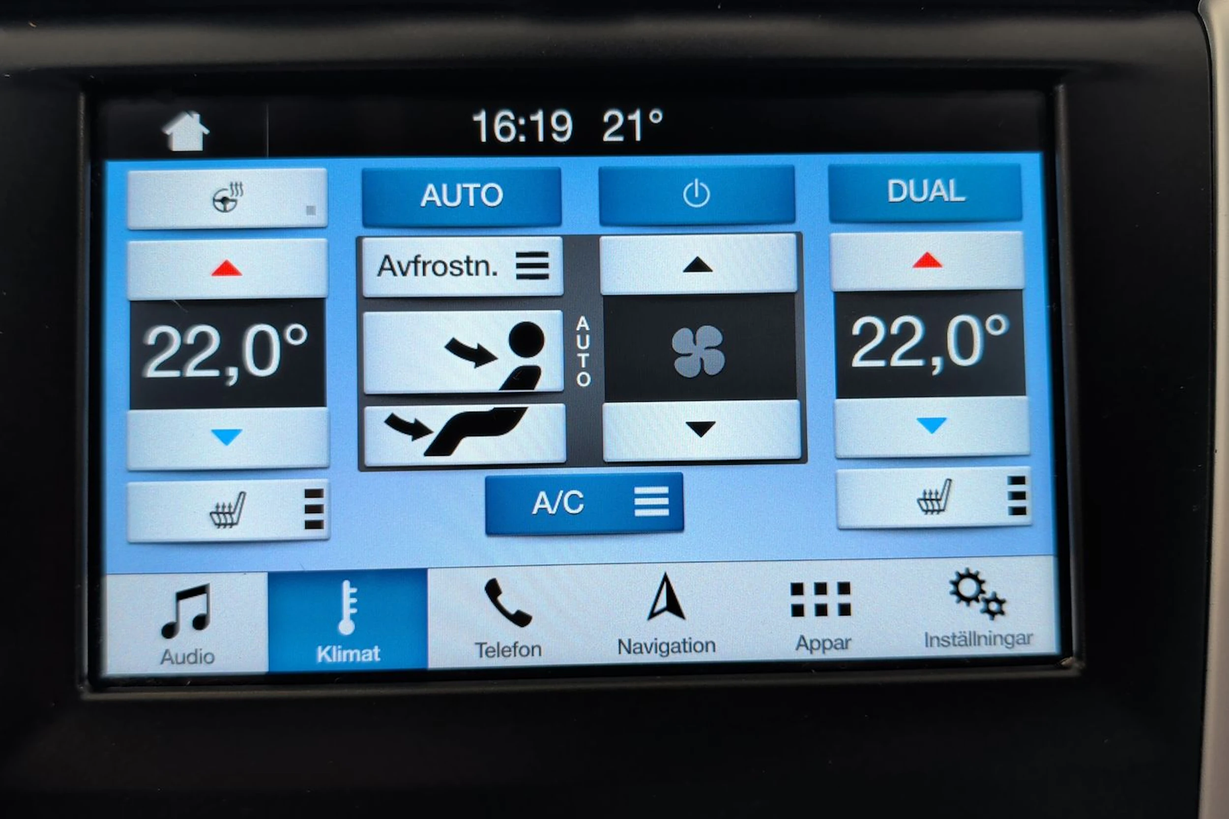 valkoinen Ford Mondeo 2018 kuva 15.