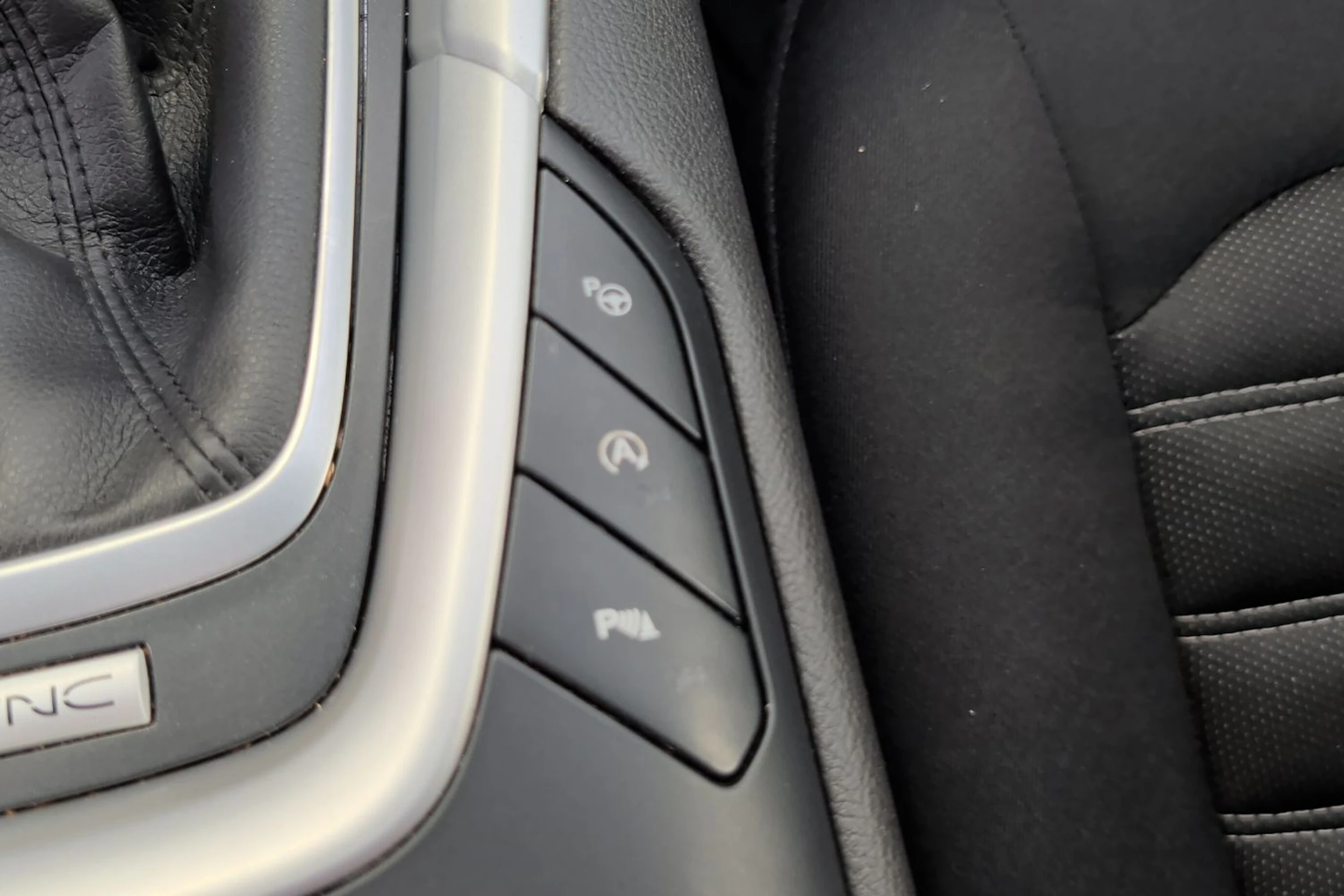 valkoinen Ford Mondeo 2018 kuva 19.