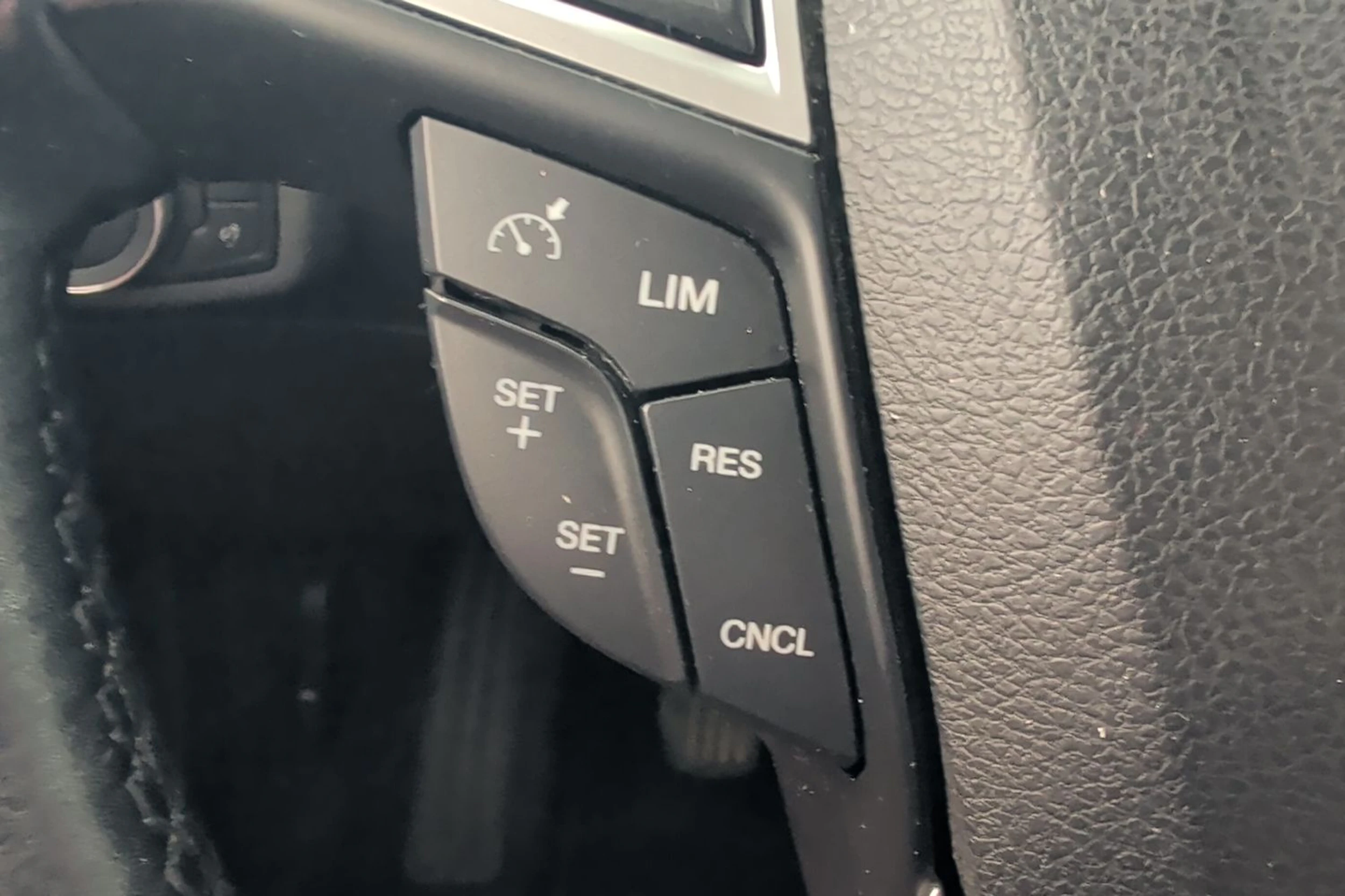 valkoinen Ford Mondeo 2018 kuva 20.