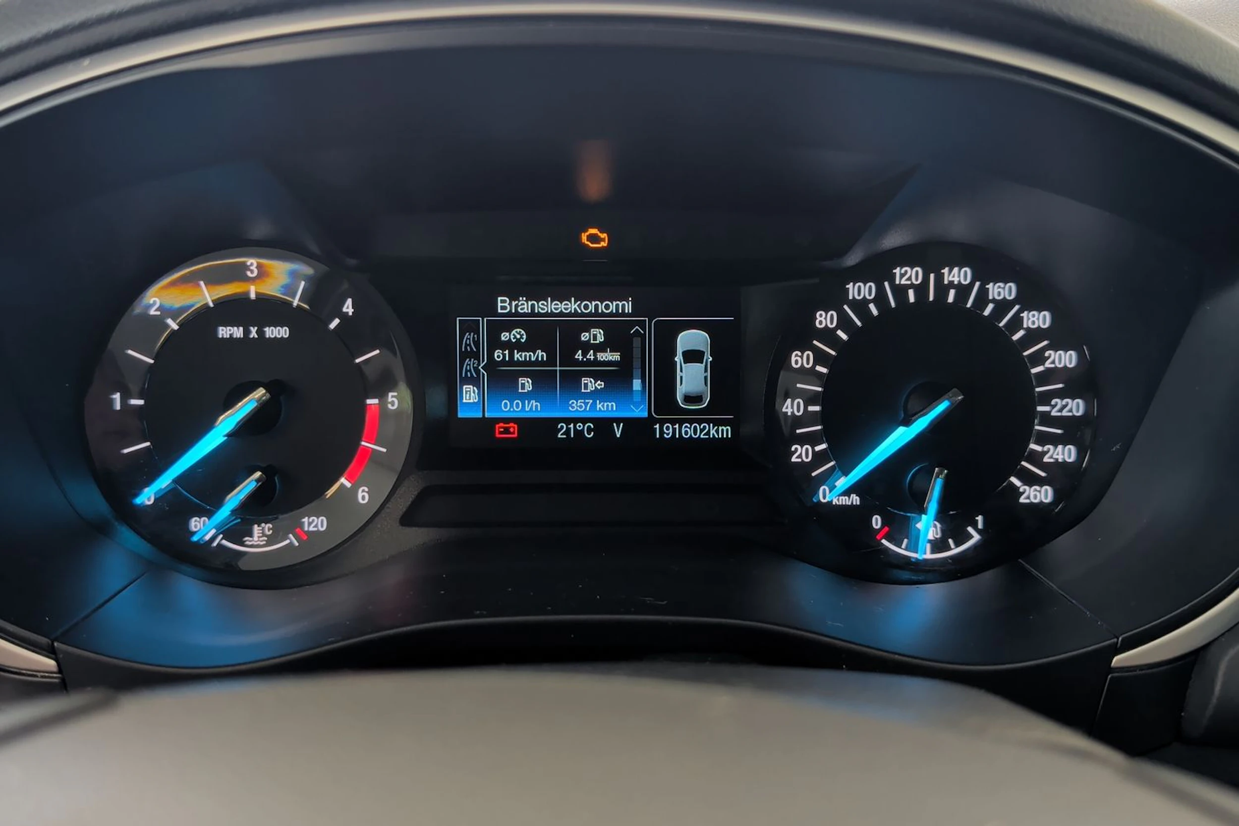 valkoinen Ford Mondeo 2018 kuva 22.