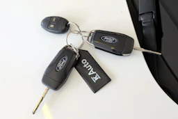 valkoinen Ford Mondeo 2018 kuva 23.