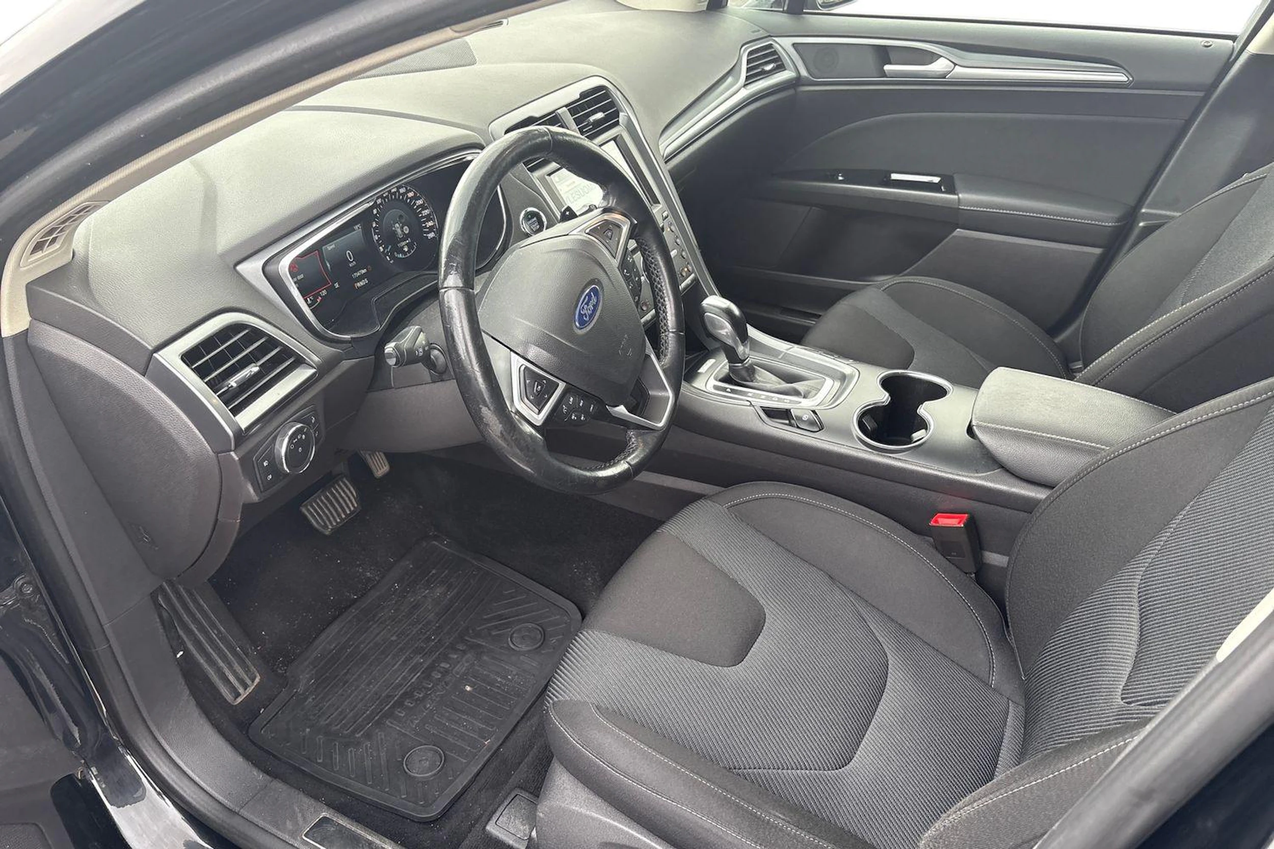 musta Ford Mondeo 2018 kuva 3.