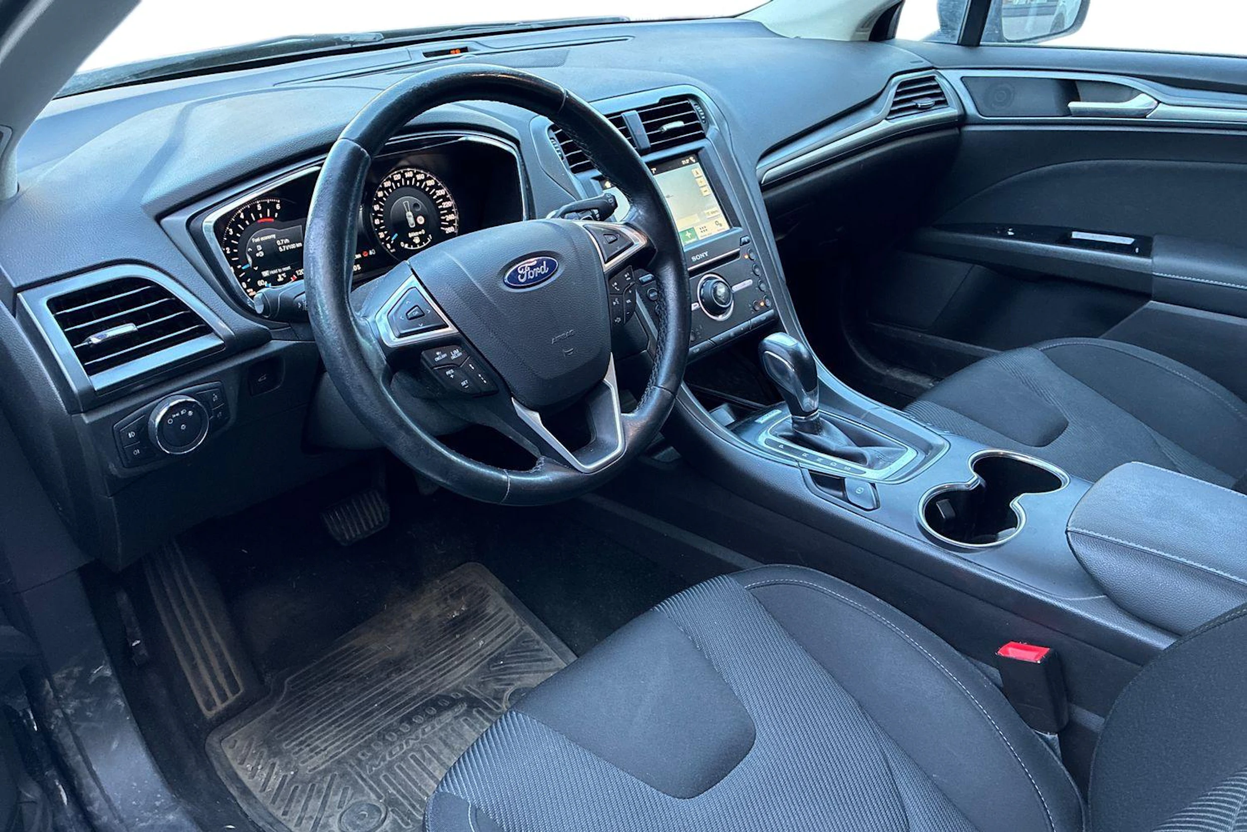 musta Ford Mondeo 2018 kuva 3.