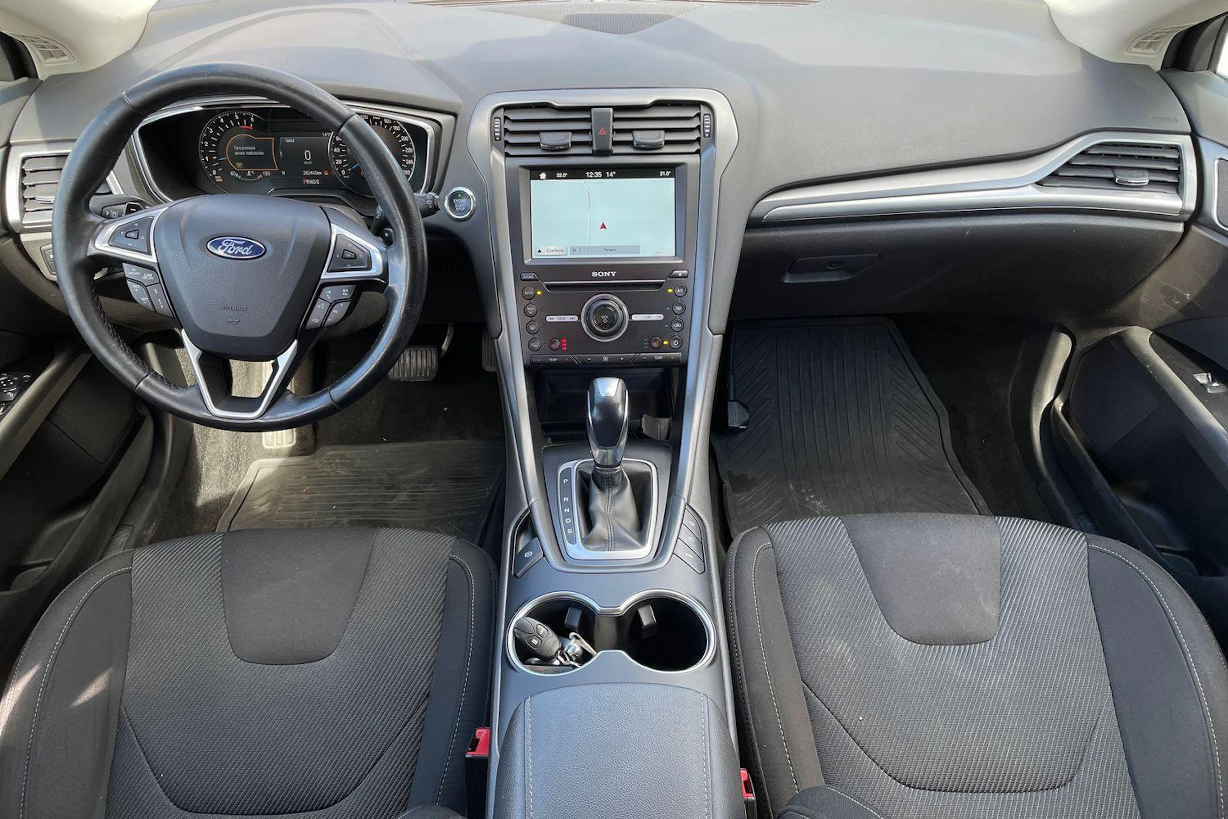 musta Ford Mondeo 2018 kuva 7.