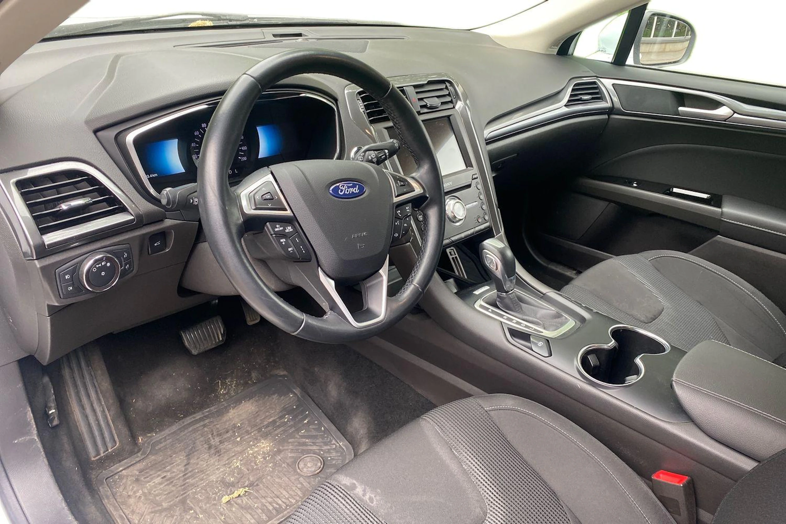 Valkoinen Ford MONDEO 2019 kuva 3.