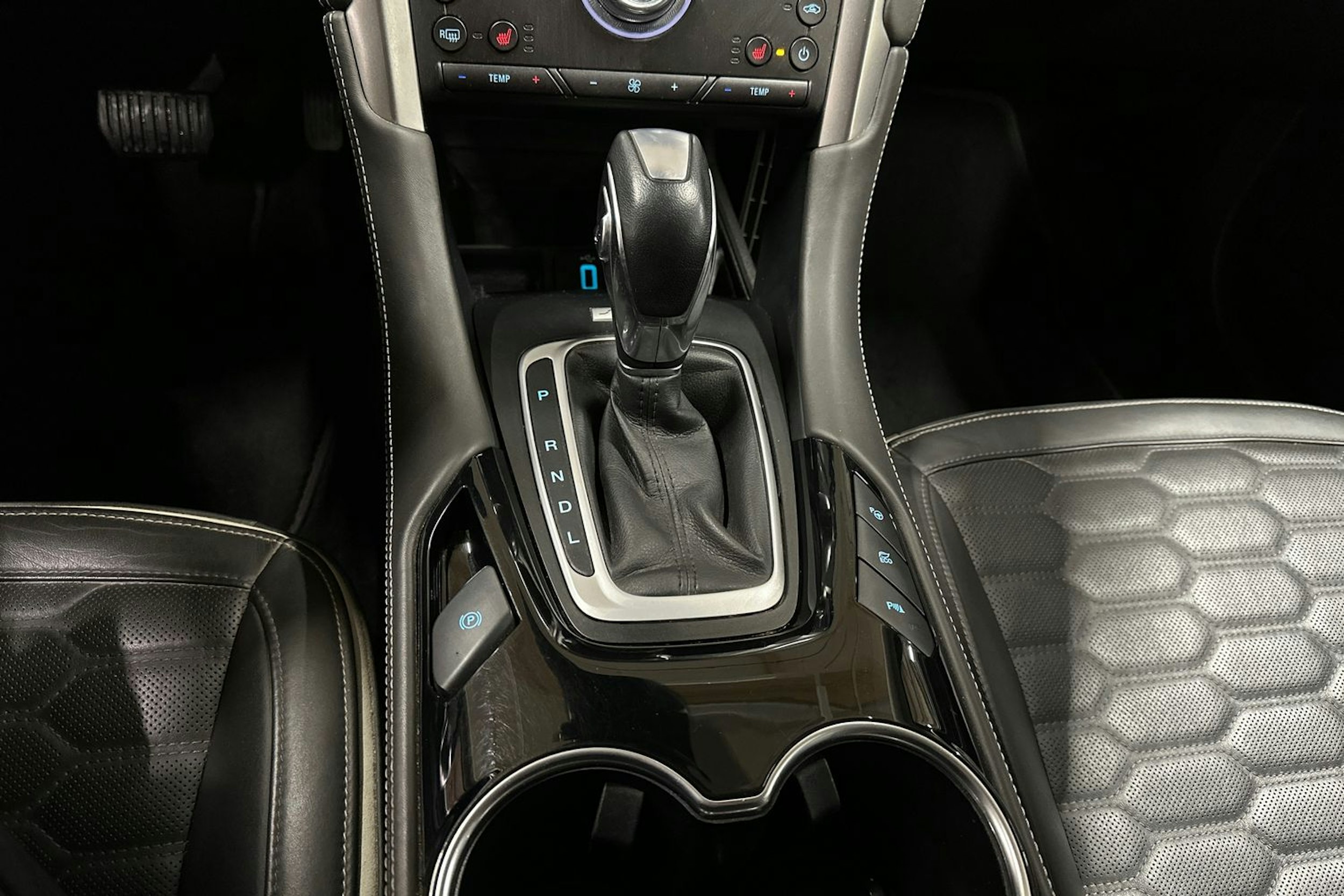 musta Ford Mondeo 2019 kuva 22.