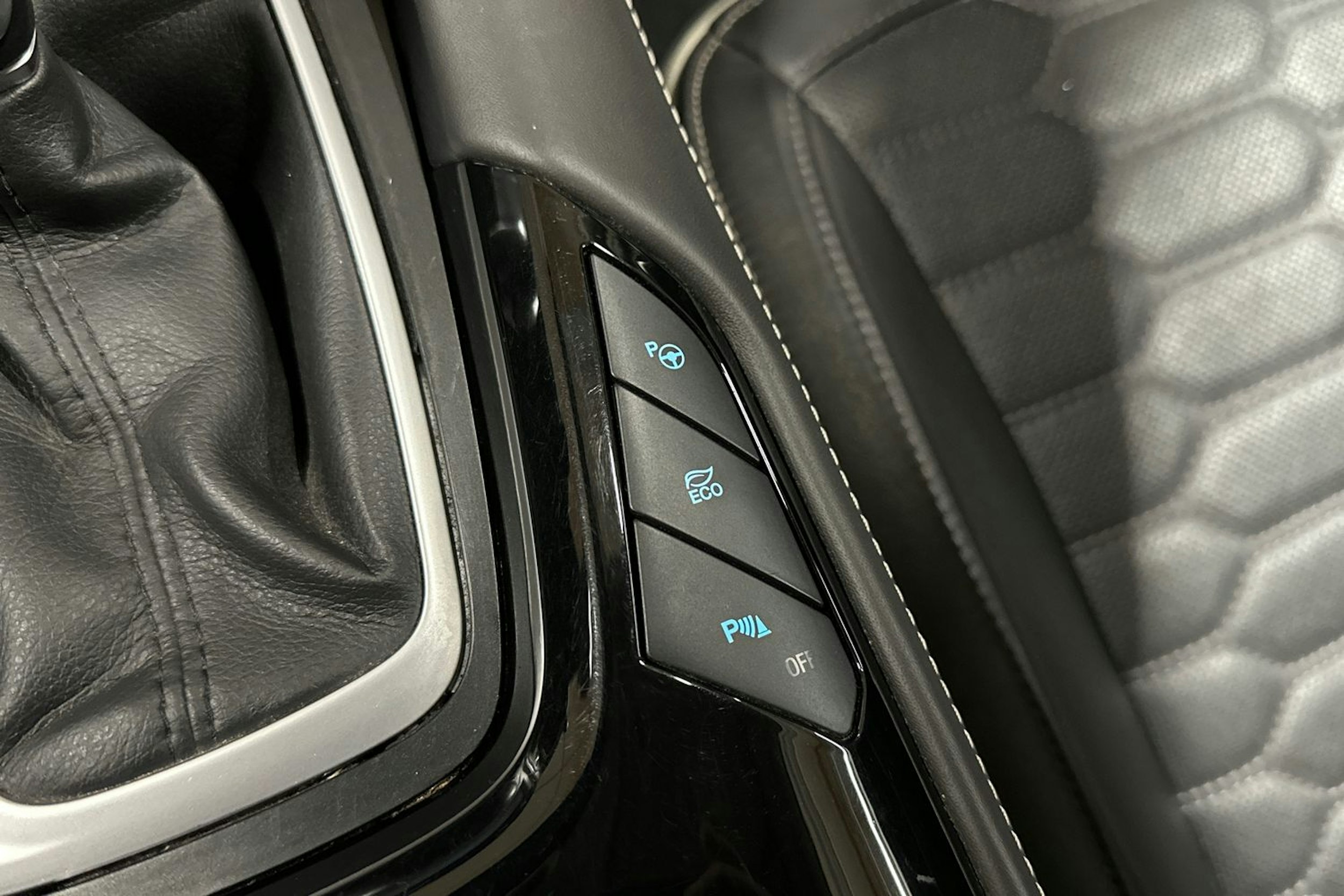 musta Ford Mondeo 2019 kuva 23.