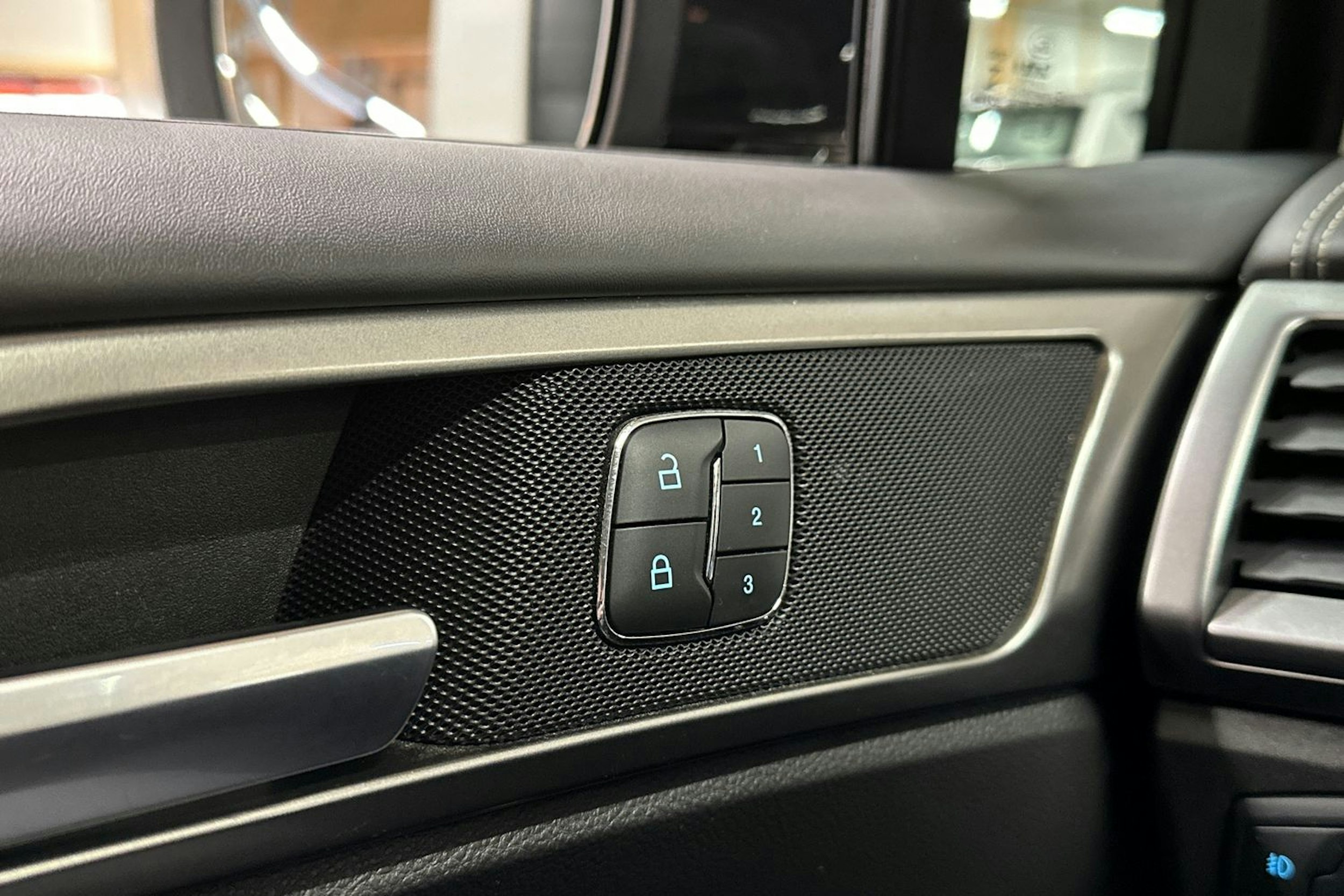 musta Ford Mondeo 2019 kuva 30.