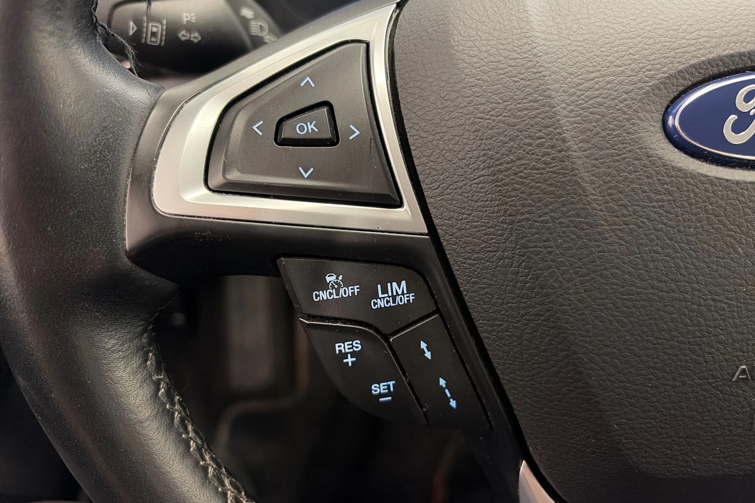 sininen Ford Mondeo 2020 kuva 17.