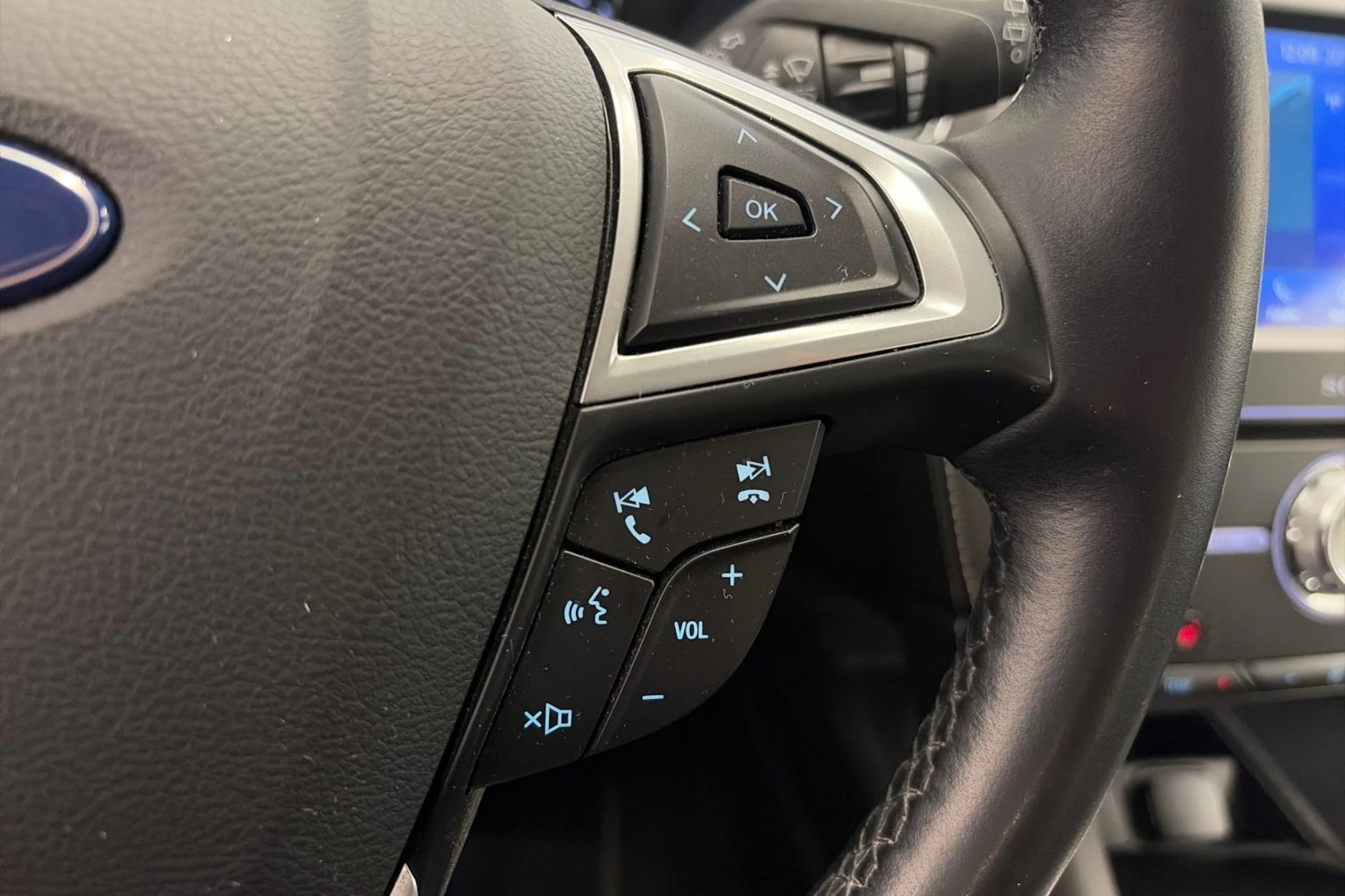 sininen Ford Mondeo 2020 kuva 18.