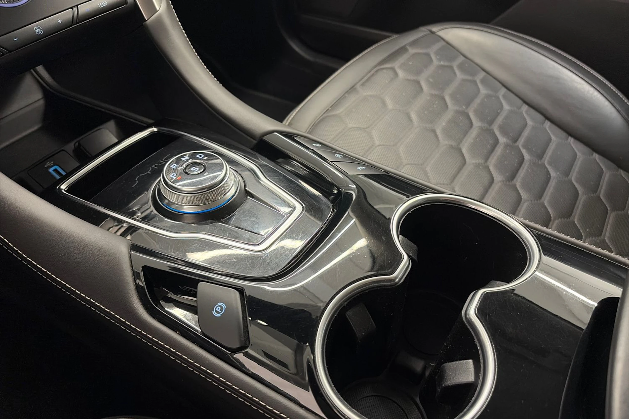 sininen Ford Mondeo 2020 kuva 26.