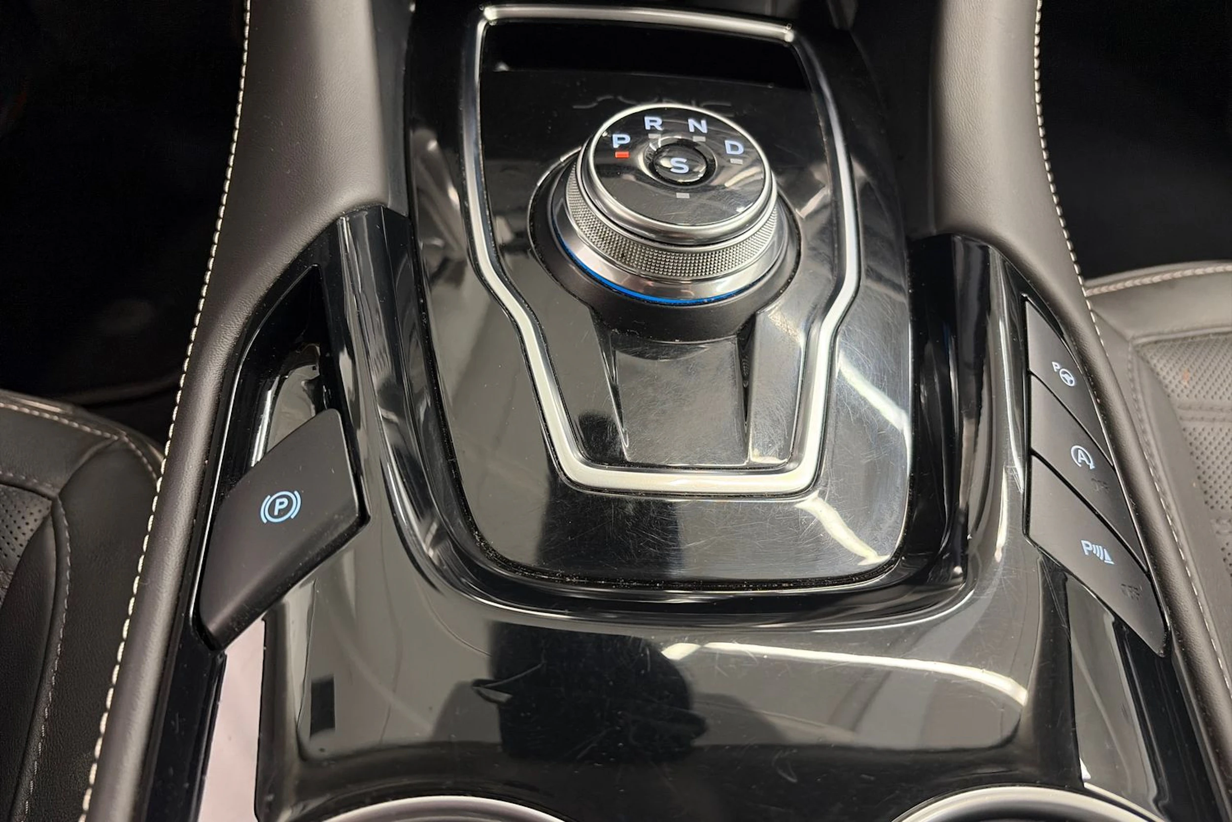 sininen Ford Mondeo 2020 kuva 27.