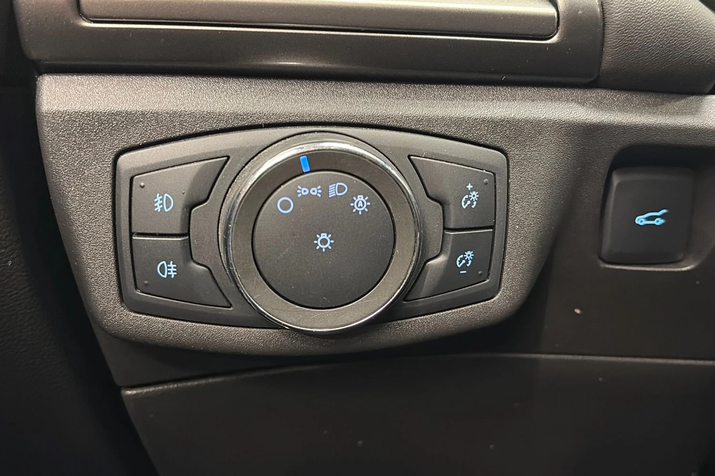 sininen Ford Mondeo 2020 kuva 28.