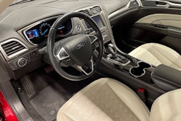 punainen Ford Mondeo 2020 kuva 6.