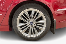 punainen Ford Mondeo 2020 kuva 9.