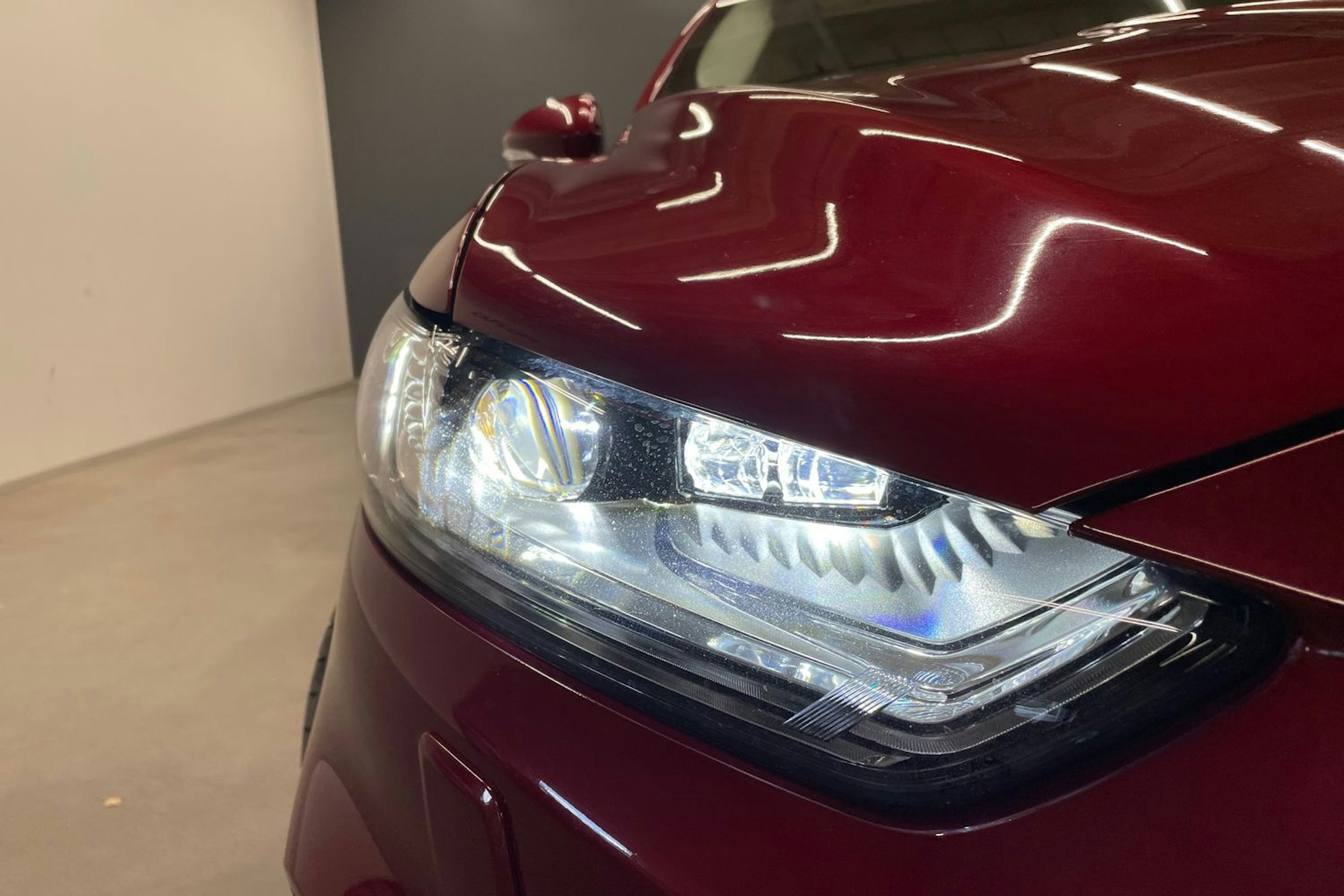 punainen Ford Mondeo 2020 kuva 11.