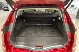 punainen Ford Mondeo 2020 kuva 12.