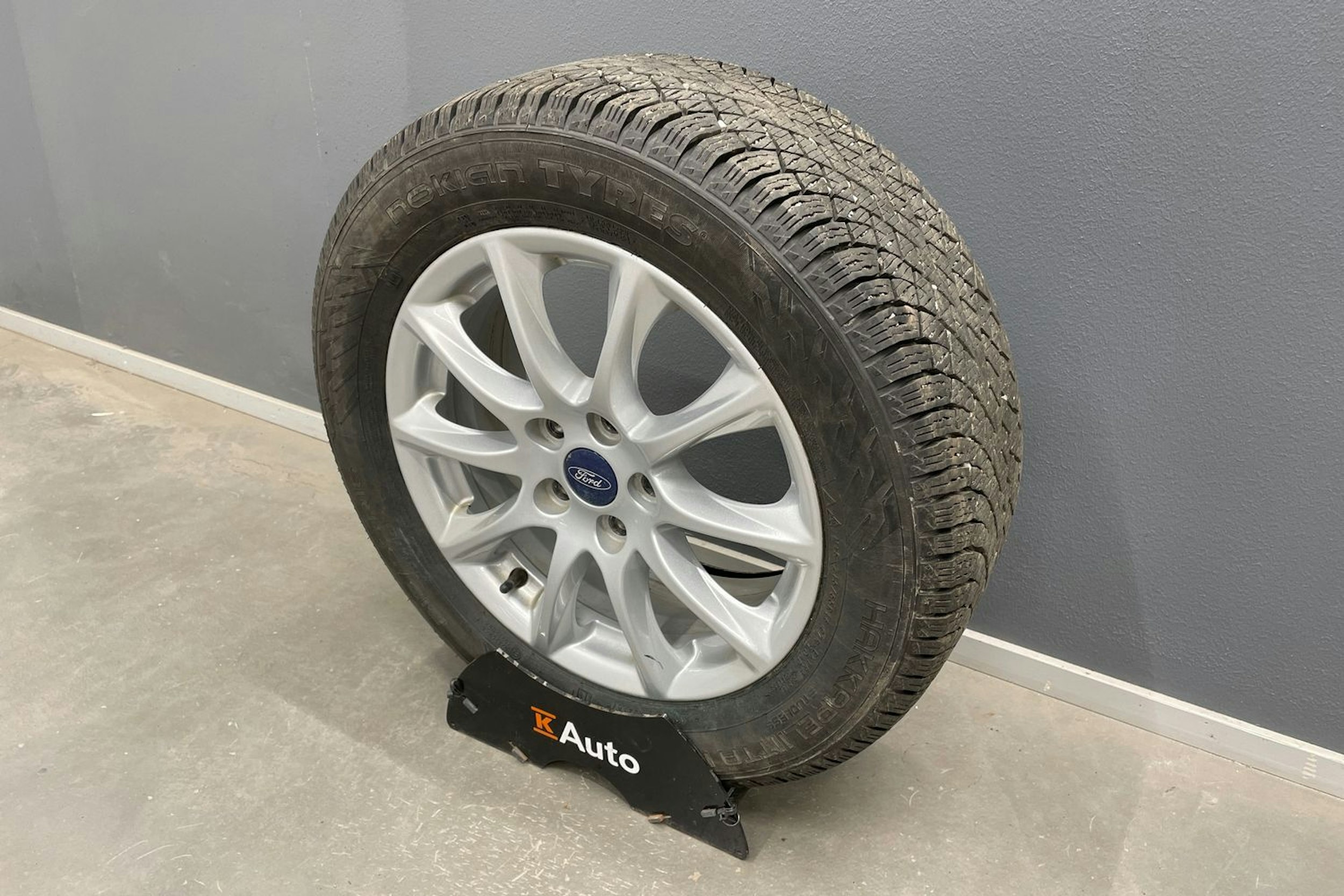 punainen Ford Mondeo 2020 kuva 13.