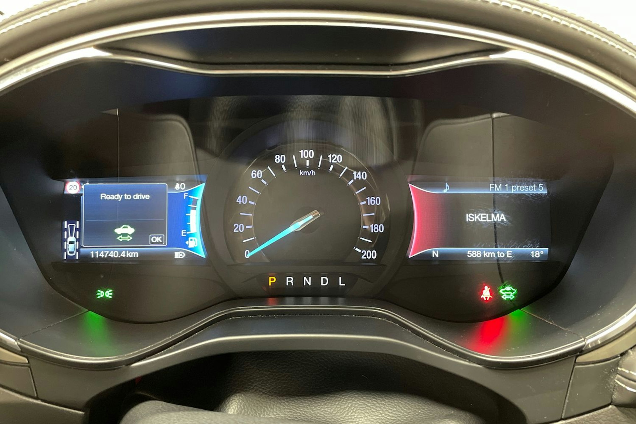 punainen Ford Mondeo 2020 kuva 14.