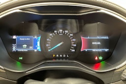punainen Ford Mondeo 2020 kuva 14.