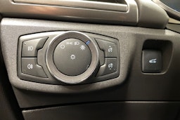 punainen Ford Mondeo 2020 kuva 19.