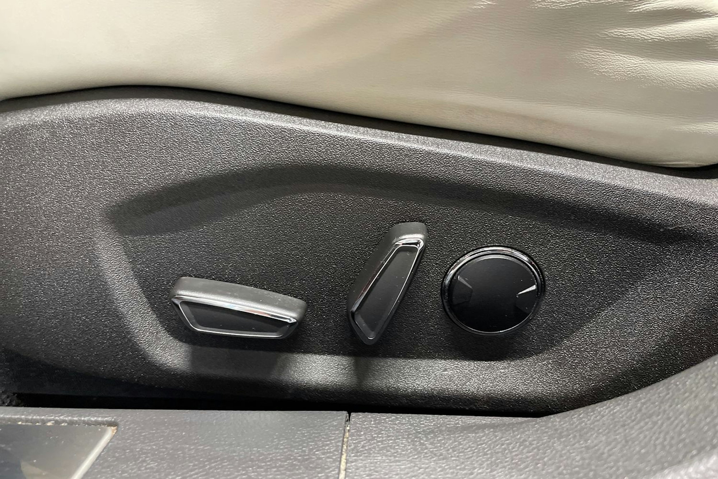 punainen Ford Mondeo 2020 kuva 24.