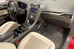 punainen Ford Mondeo 2020 kuva 26.