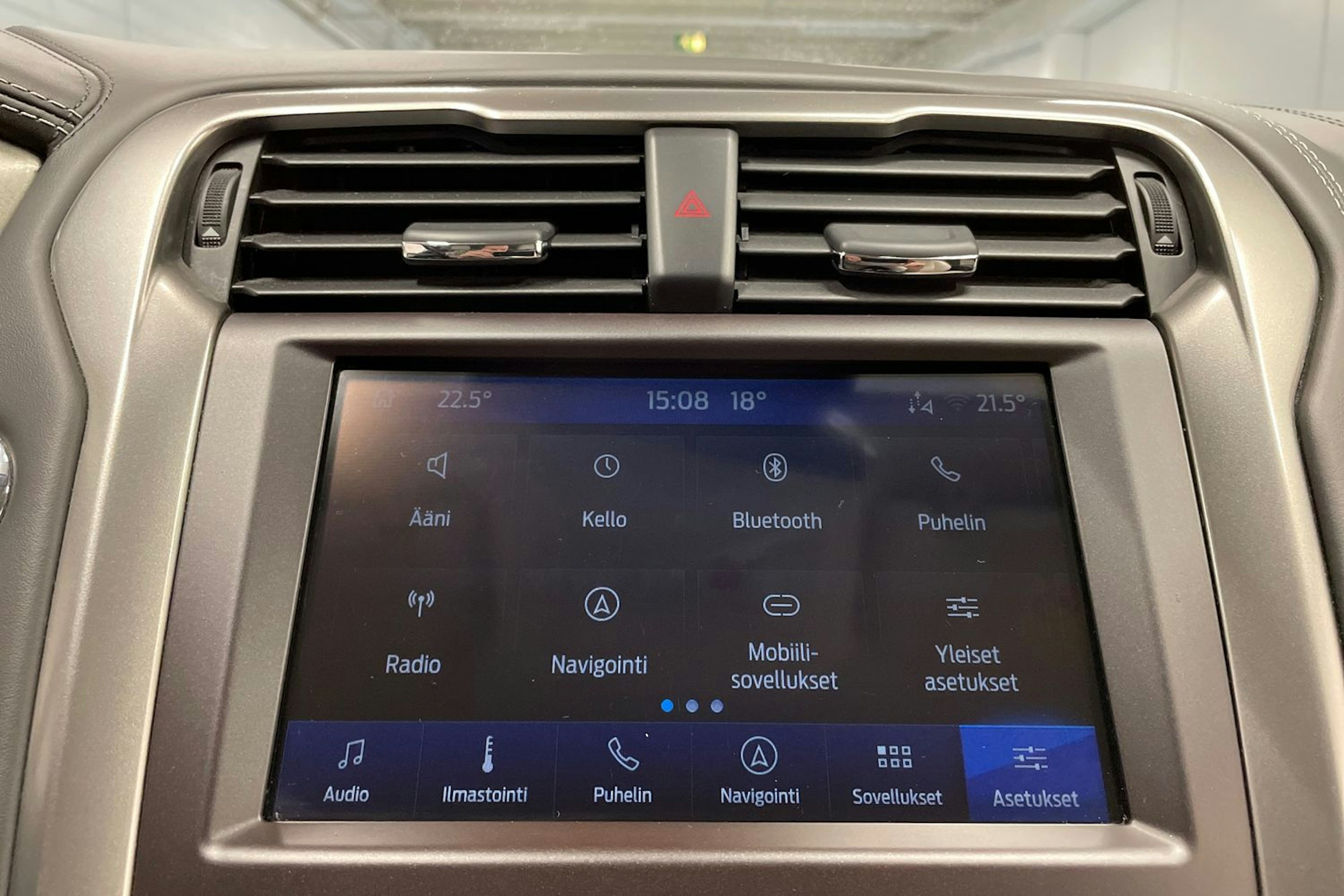 punainen Ford Mondeo 2020 kuva 30.