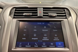 punainen Ford Mondeo 2020 kuva 30.