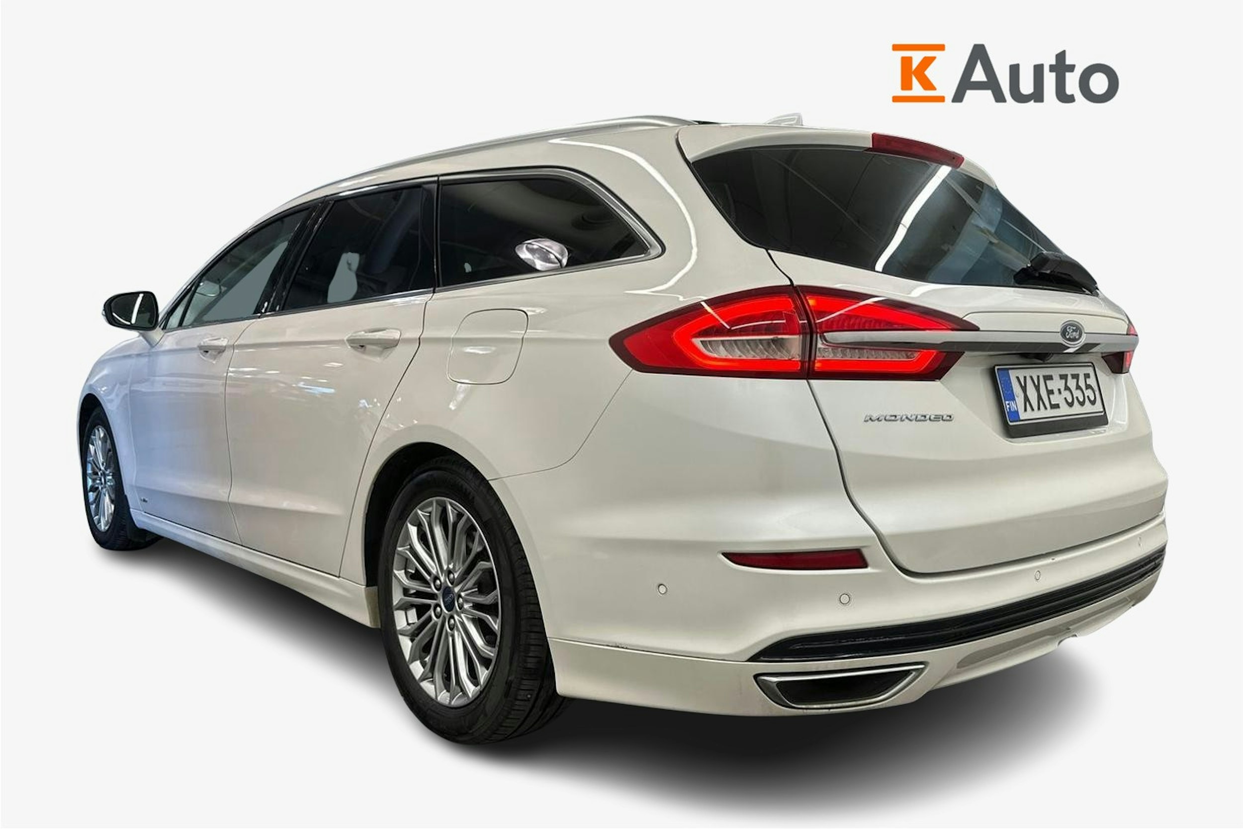 valkoinen Ford Mondeo 2020 kuva 2.