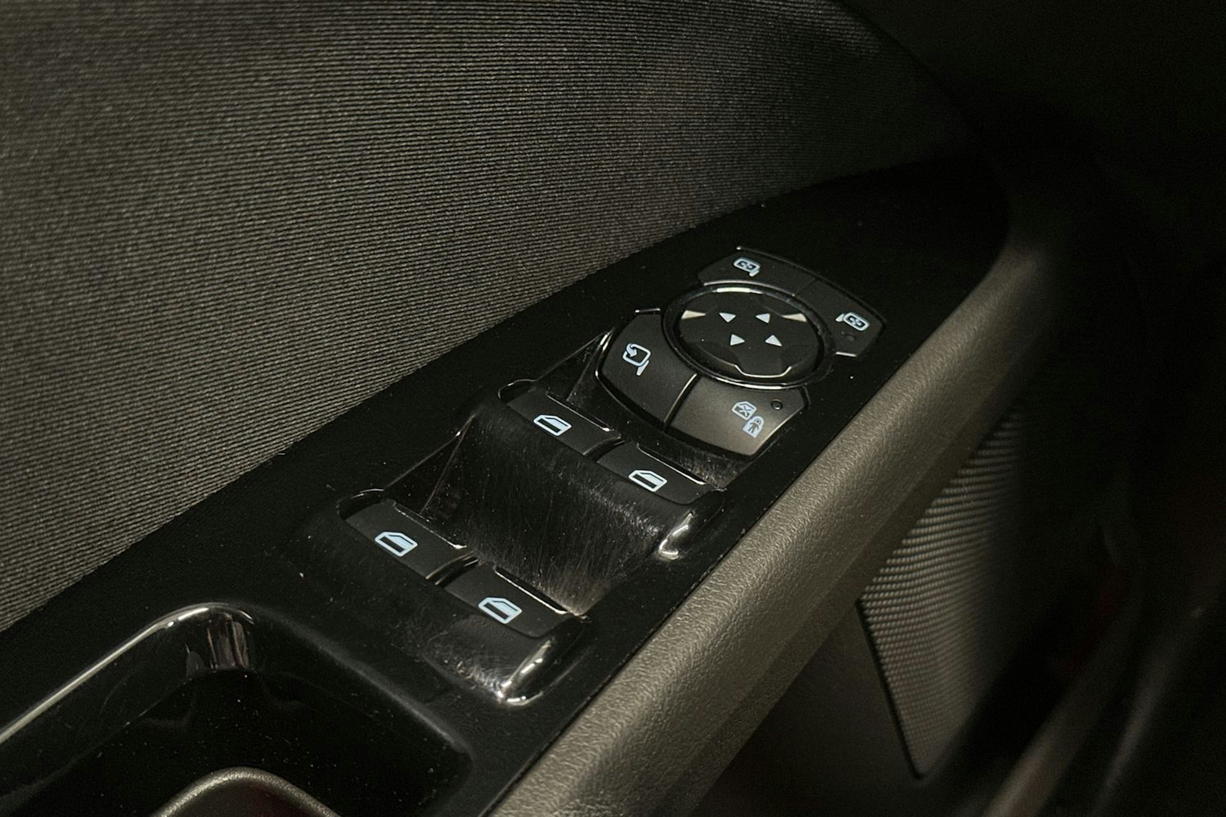 valkoinen Ford Mondeo 2020 kuva 19.