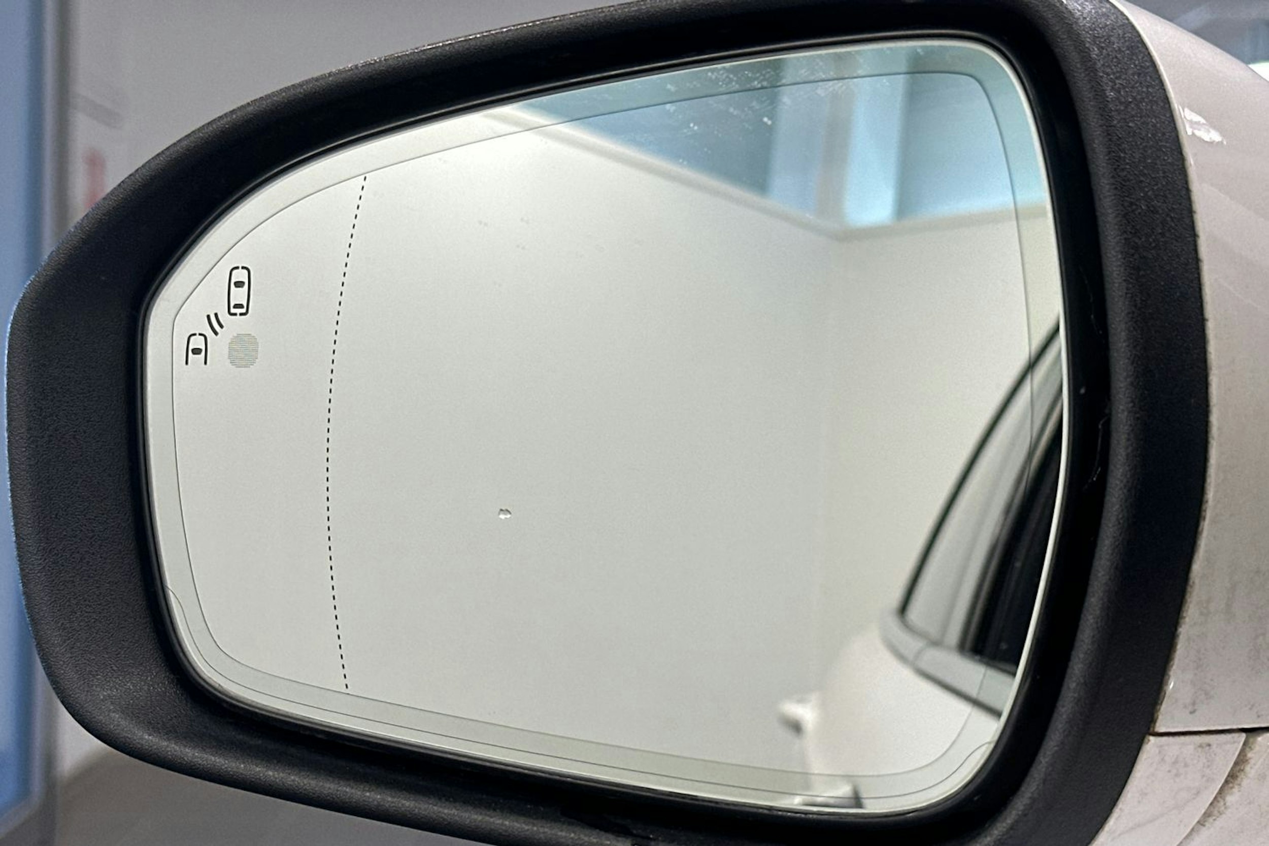 valkoinen Ford Mondeo 2020 kuva 20.
