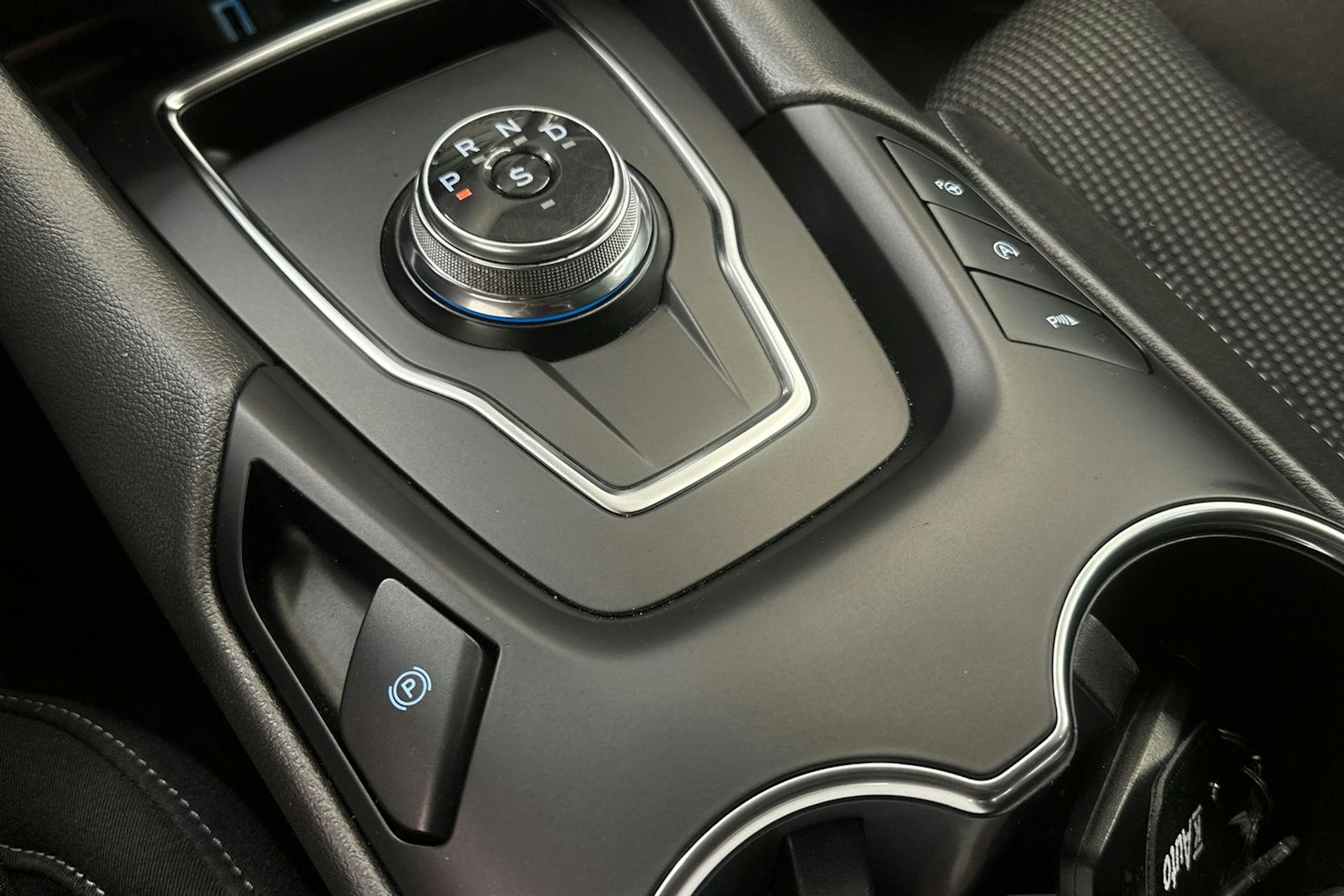 valkoinen Ford Mondeo 2020 kuva 25.