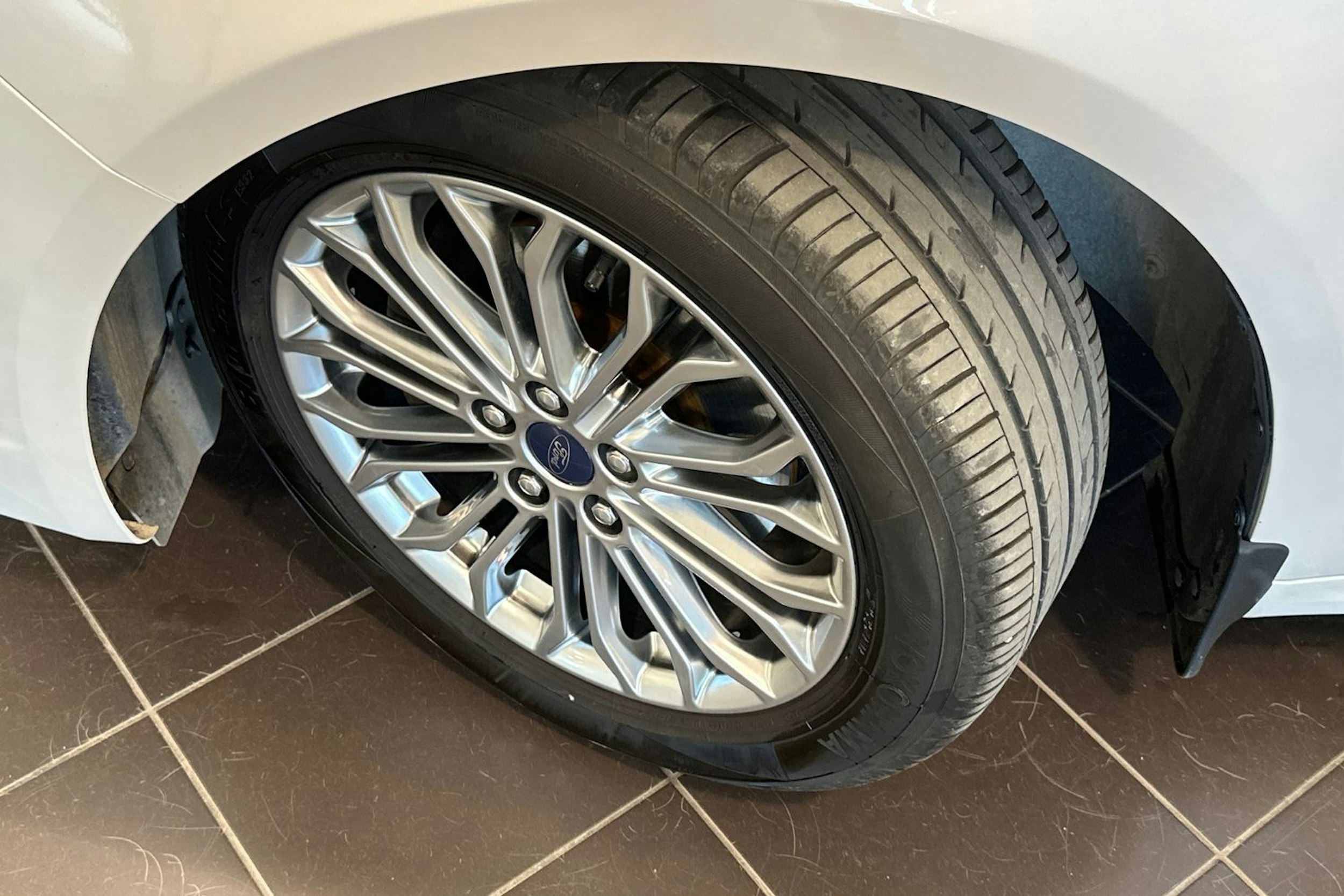 valkoinen Ford Mondeo 2020 kuva 30.