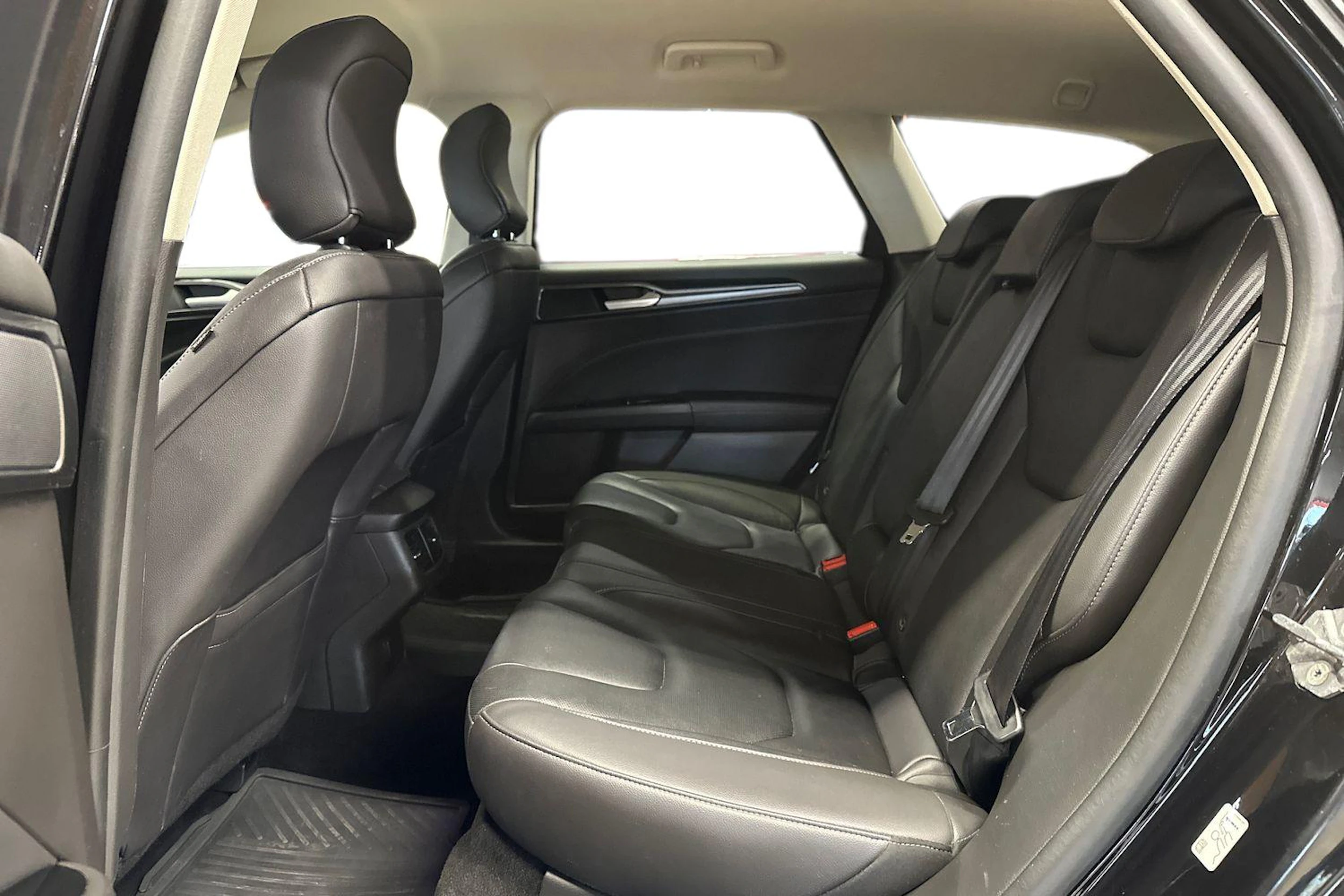 Musta Ford MONDEO 2021 kuva 8.