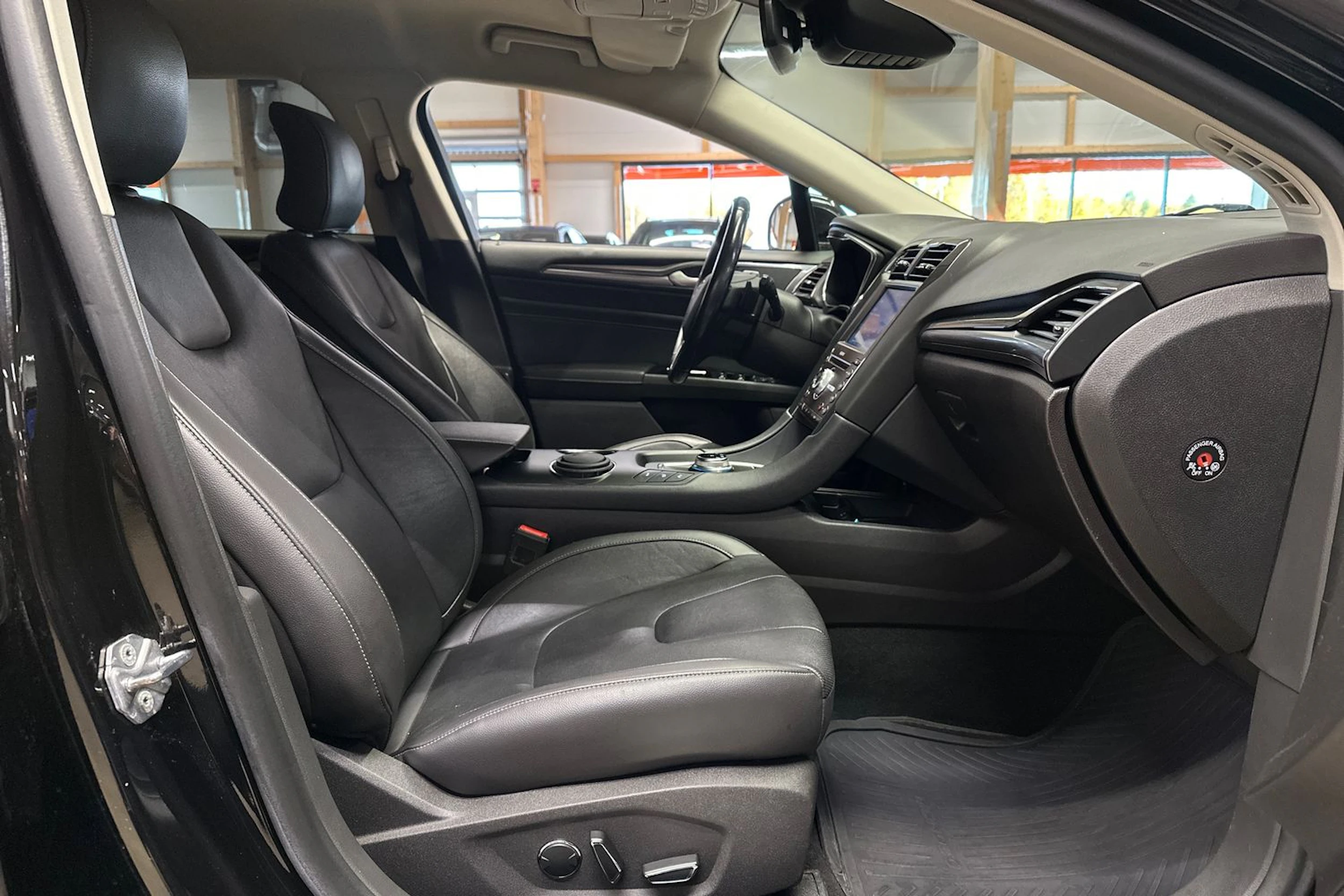 Musta Ford MONDEO 2021 kuva 11.