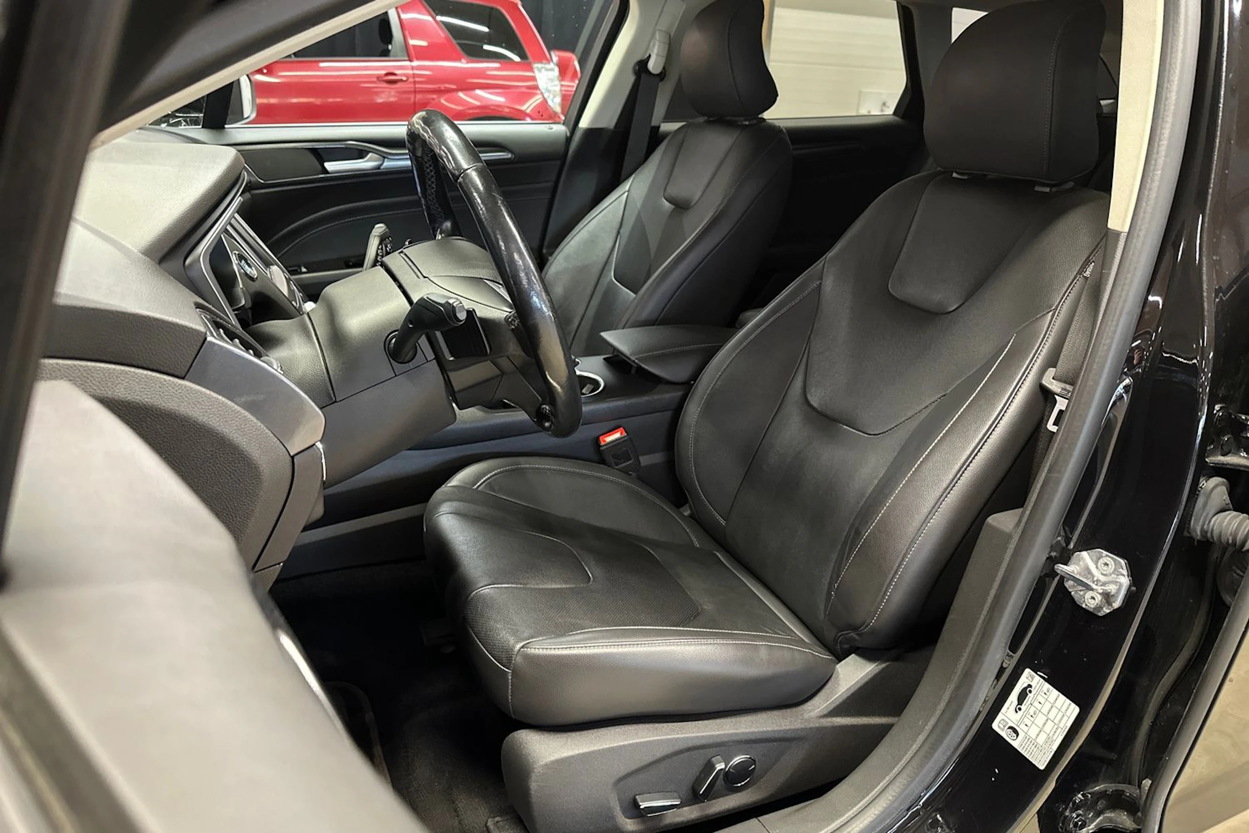 Musta Ford MONDEO 2021 kuva 13.